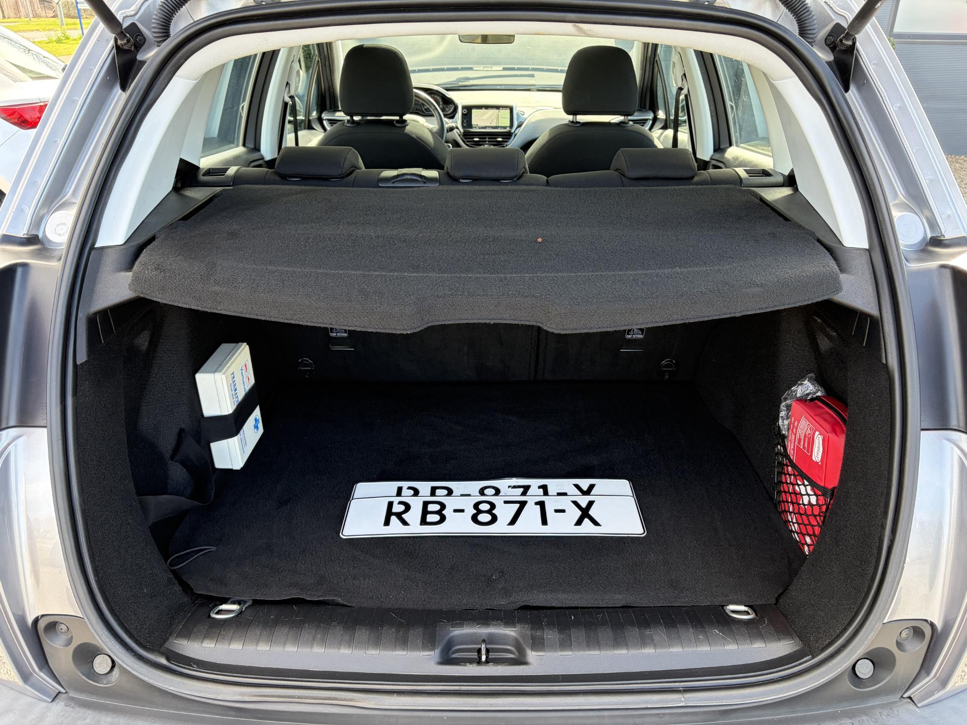 Peugeot 2008 1.2 PureTech Blue Lion 2e Eigenaar,Pano,Navi,Trekhaak,110pk,Dealer Onderhouden,Airco,Cruise,Pdc,Lm velgen,N.A.P,Recent beurt gehad,Apk tot 11-2026