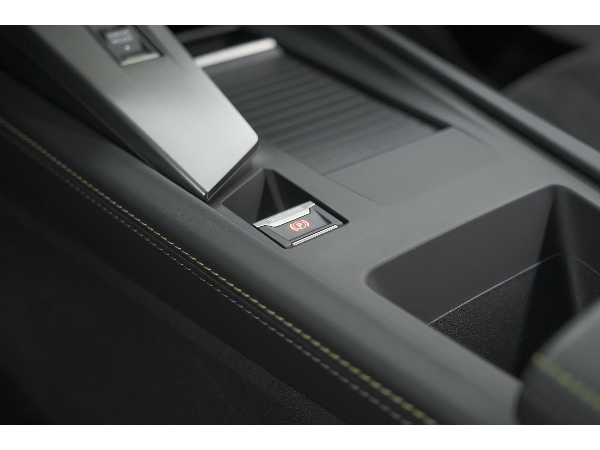 Peugeot 308 SW PureTech 130 EAT8 GT | Trekhaak | Stoelverwarming | Camera | Adaptieve Cruise Control