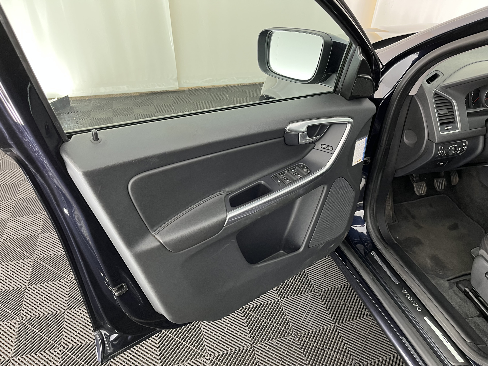 Volvo XC60 2.0 D3 FWD Momentum *LEATHER | NAVI-FULLMAP | COMFORTSEATS | ECC | PDC | CRUISE | PRIVACYGLASS | TOWBAR | 17''ALU*