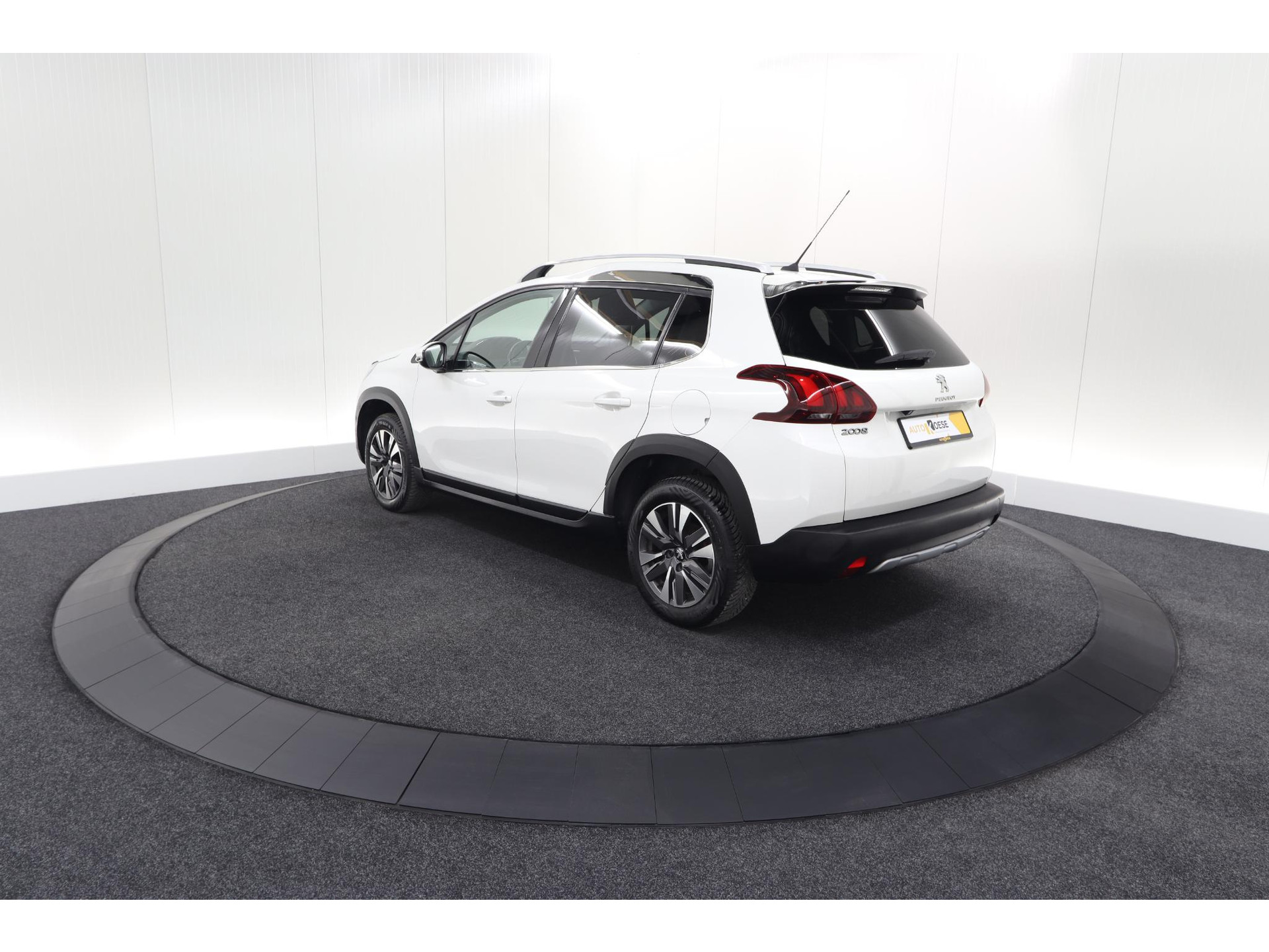 Peugeot 2008 PureTech 130 Allure | Camera | Apple Carplay | Parkeersensoren | Navigatie