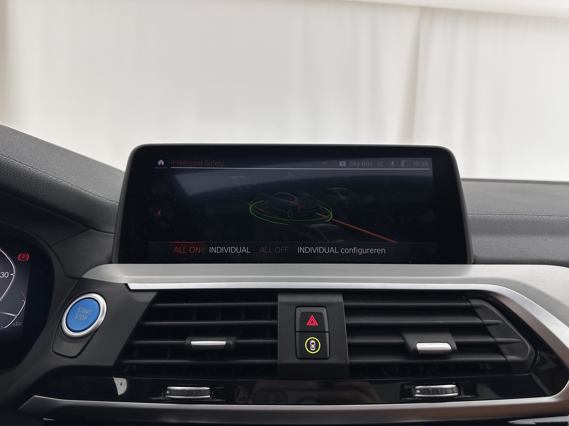 BMW iX3 High Executive 80 kWh [ 3-Fase-11kW ] {SOH-96%} (INCL-BTW) Aut. *PANO | LEATHER | HARMAN/KARDON | FULL-LED | BLINDSPOT | MEMORY-PACK | DIGI-COCKPIT | HEATED-SPORTSEATS | KEYLESS | TOPVIEW | DAB+ | NAVI-FULLMAP | HEAD-UP | PRIVACY-GLASS |