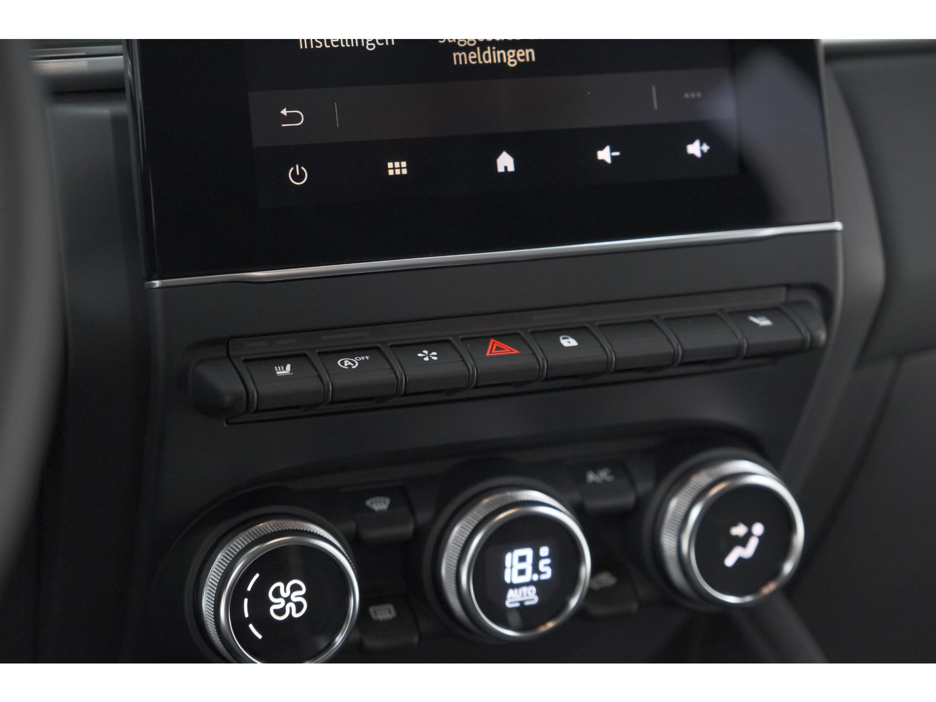Renault Captur Mild Hybrid 140 EDC Techno | Camera | 9.3 Inch Scherm | Apple Carplay | Parkeersensoren | Allseason Banden | Stoelverwarming