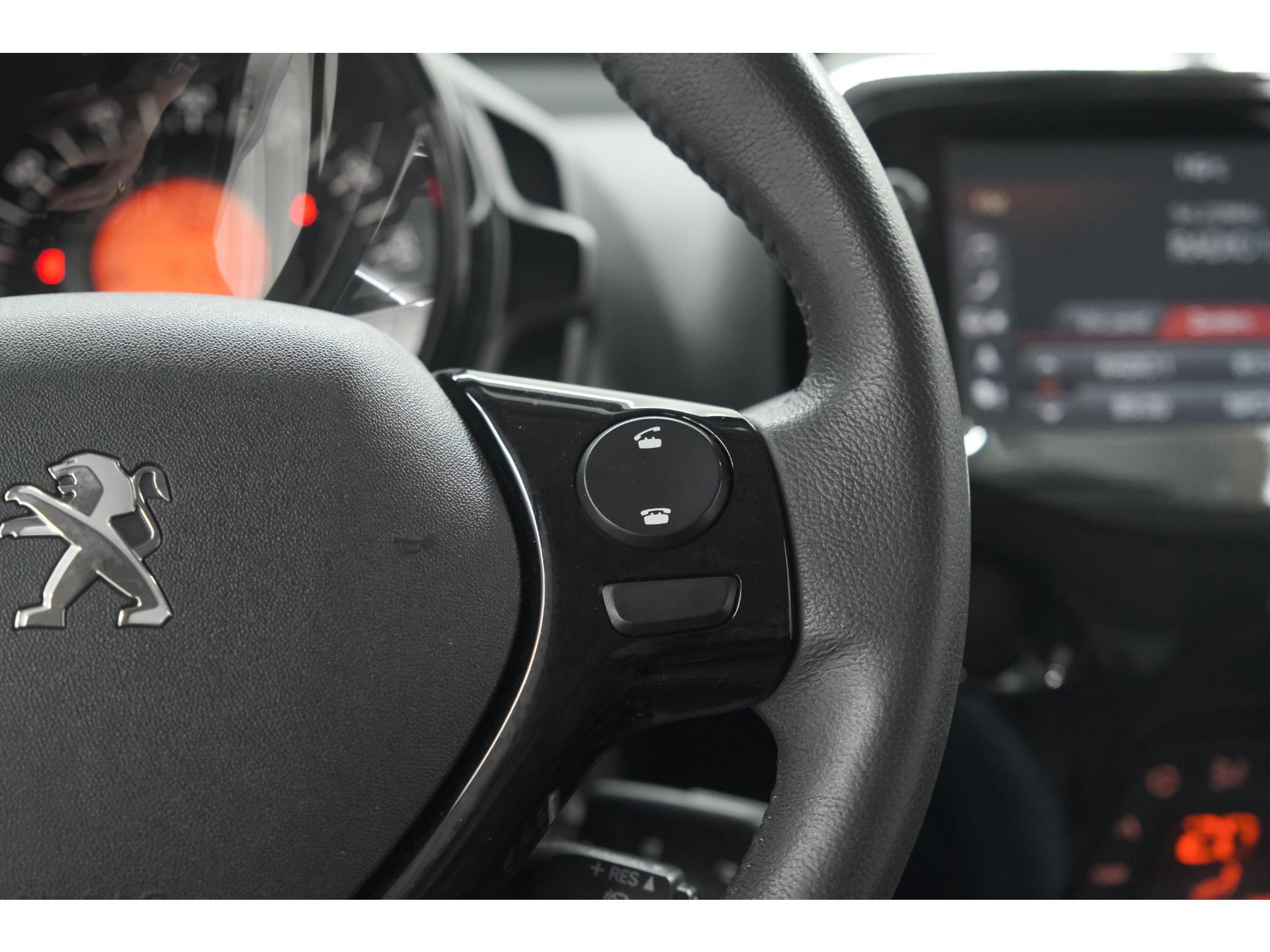 Peugeot 108 1.0 e-VTi Allure TOP! | Elektrisch Vouwdak | Camera | Navigatie | Climate Control