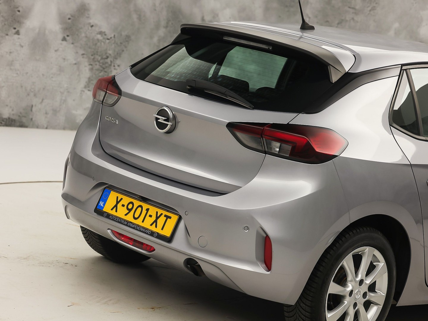 Opel Corsa 1.2 Sport (APPLE CARPLAY, GROOT NAVI, 360 CAMERA, SPORTSTOELEN, LM VELGEN, CRUISE, NIEUWSTAAT)