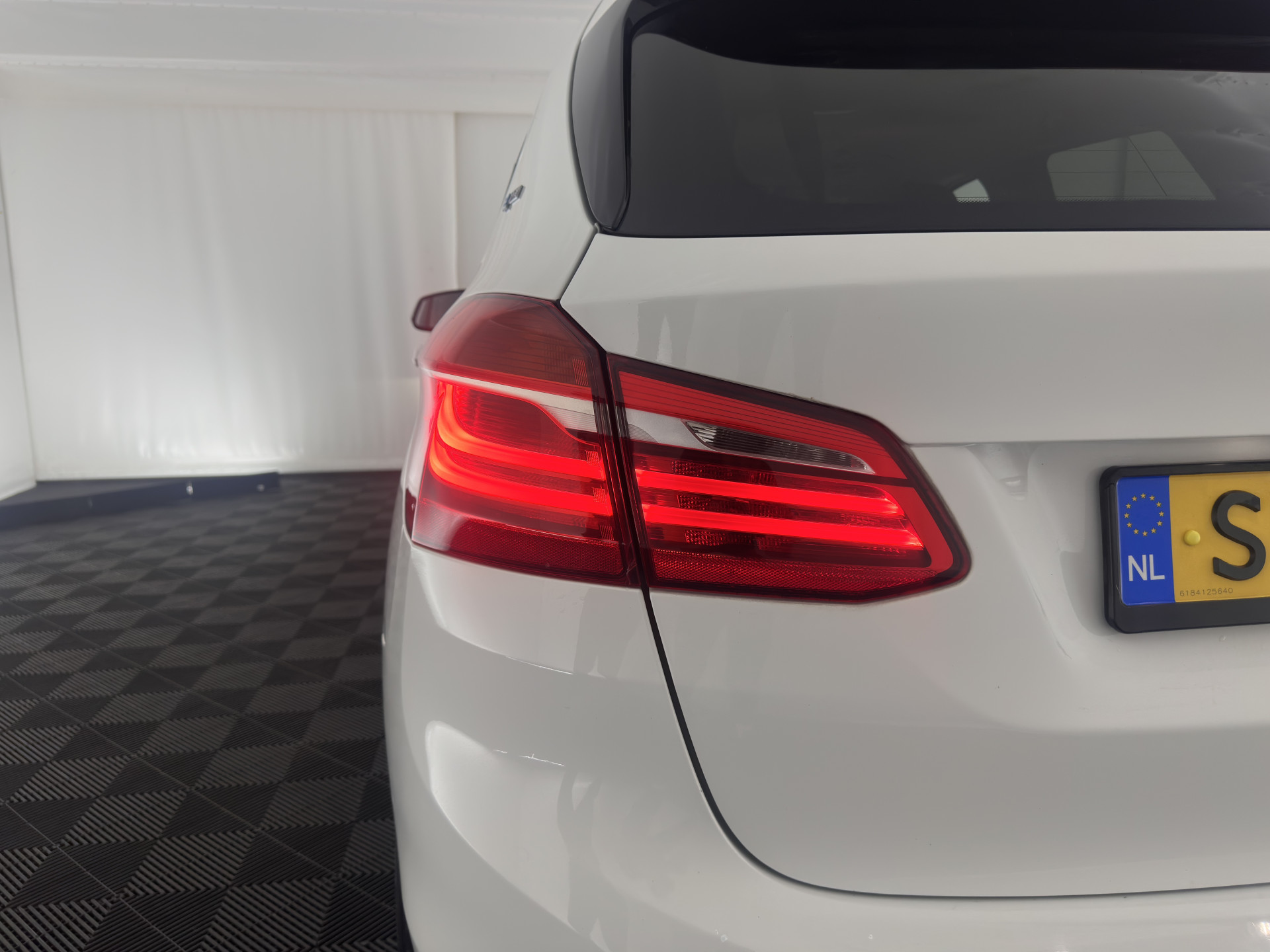 BMW 2-serie Active Tourer 225xe Sport-Line Centennial High Executive Aut. *FULL-LED | NAVI-FULLMAP | HEATED-SPORTSEATS | ECC | PRIVACY-GLASS | PDC | CRUISE | 18''ALU*