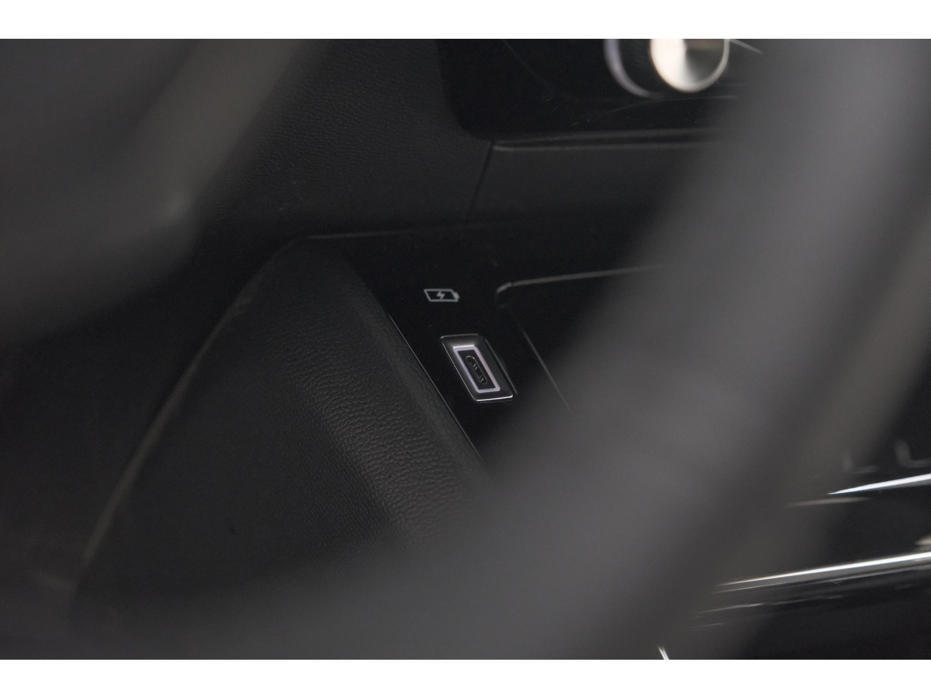 Peugeot 2008 Hybrid 136 e-DCS6 Allure | 360 Camera | Adaptieve Cruise Control | Dodehoekdetectie | Navigatie