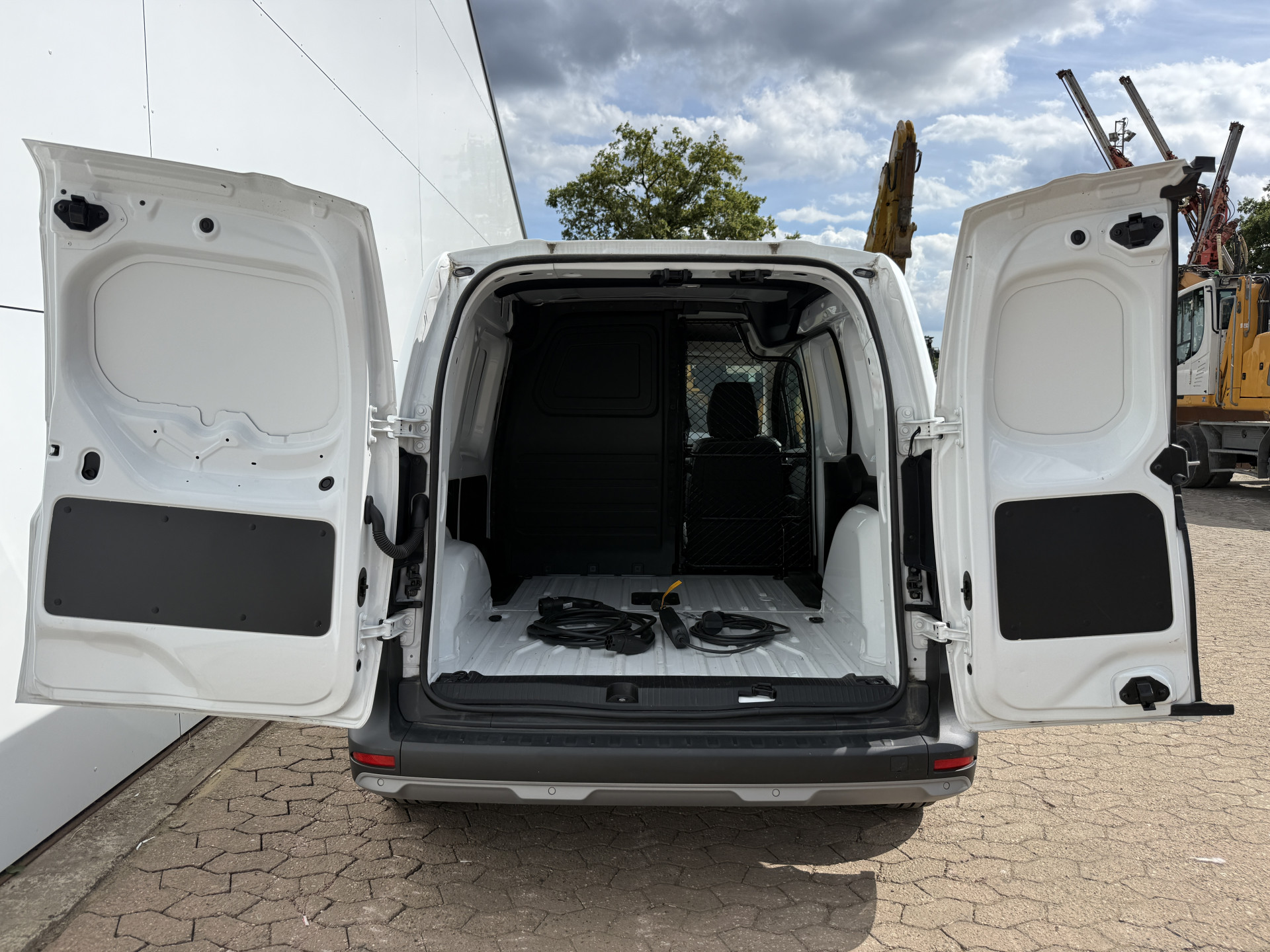 Renault Kangoo E-Tech 45kWh 122PK L1 Elektrisch 300km WLTP 98.5% (SOH) Climate Control Cruise Control LED Parkeersensoren Achter