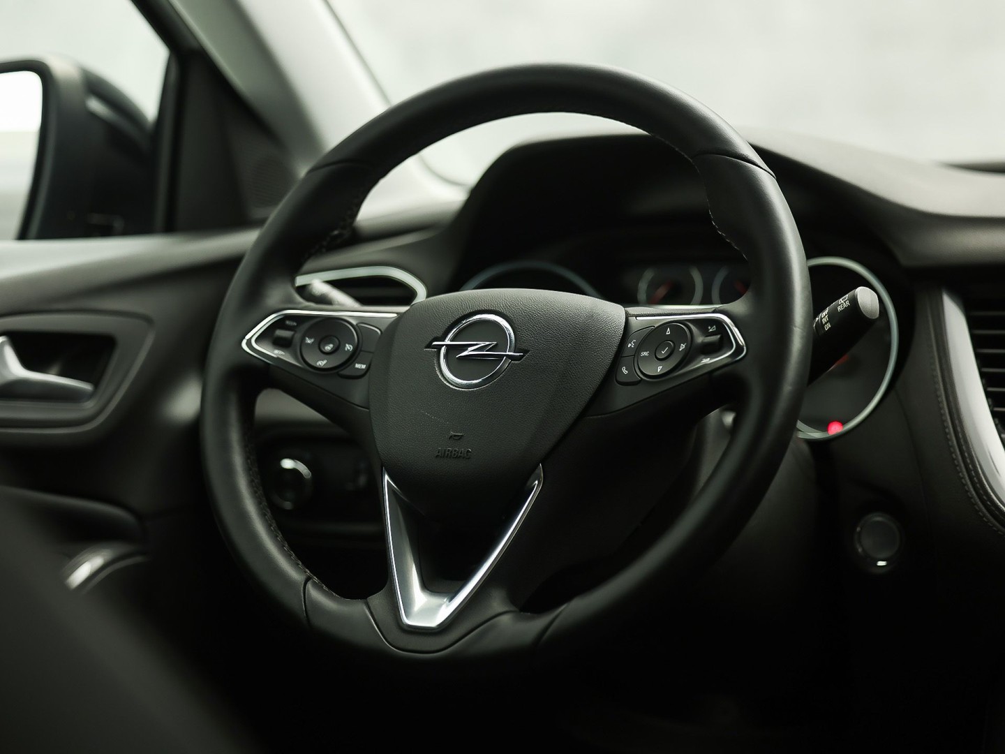 Opel Grandland X 1.2 Turbo Innovation Sport (APPLE CARPLAY, STOELKOELING/VERWARMING, MEMORY SEAT, 360 CAMERA, LEDER, GETINT GLAS, STUURWIEL VERWARMD, NIEUWE APK, NIEUWSTAAT)