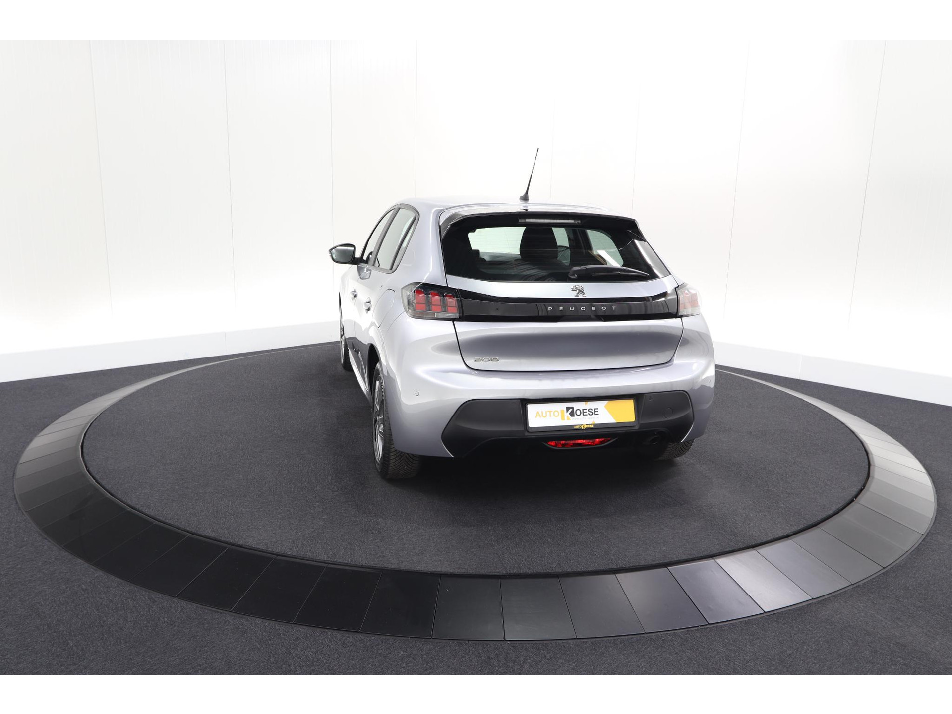 Peugeot 208 PureTech 75 Active Pack | Navigatie | Parkeersensoren | Apple Carplay | Allseason Banden