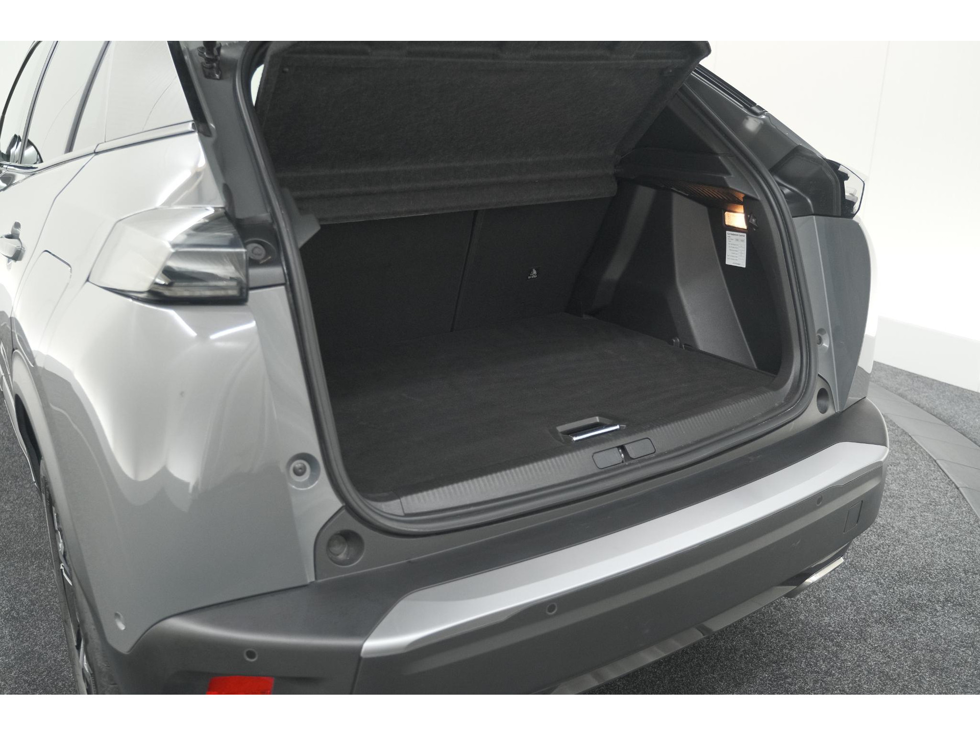 Peugeot 2008 PureTech 130 EAT8 GT | 360 Camera | Stoelmassage | Adaptieve Cruise Control | Dodehoekdetectie