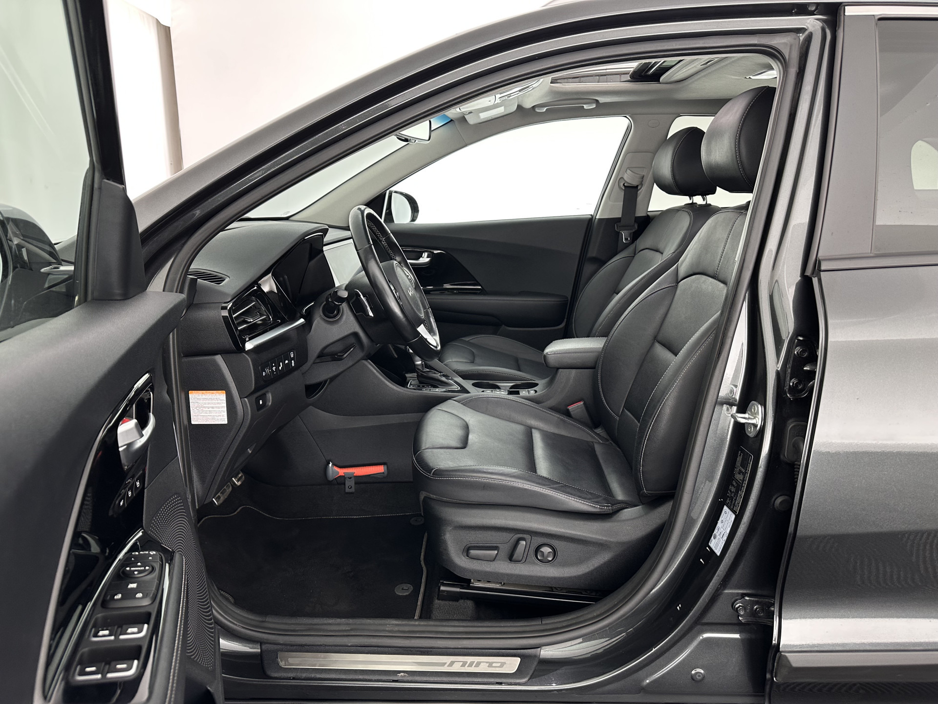 Kia Niro 1.6 GDi Hybrid ExecutiveLine (INCL-BTW) Aut. *PANO |  LEATHER | FULL-LED | NAVI-FULLMAP | DIGI-COCKPIT | HEATED-COMFORTSEATS | CAMERA | DAB+ | KEYLESS | ECC | SHIFTPADDLES | ADAPTIVE-CRUISE | LANE-ASSIST | 16"ALU*