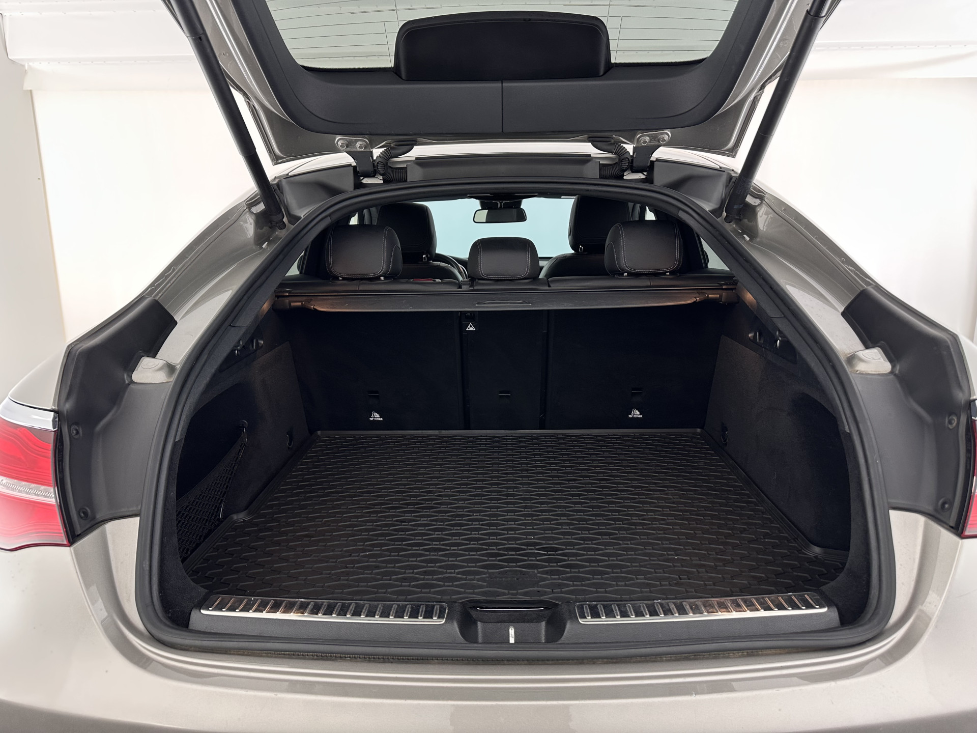 Mercedes-Benz GLC-klasse Coupé 250 d 4MATIC AMG Sport Edition (INCL-BTW) *PANO | LEATHER | FULL-LED | MEMORY-PACK | TOPVIEW | HEATED-SPORTSEATS | NAVI-FULLMAP | PRIVACYGLASS | SHIFTPADDLES | ECC | PDC | CRUISE | 19''ALU*