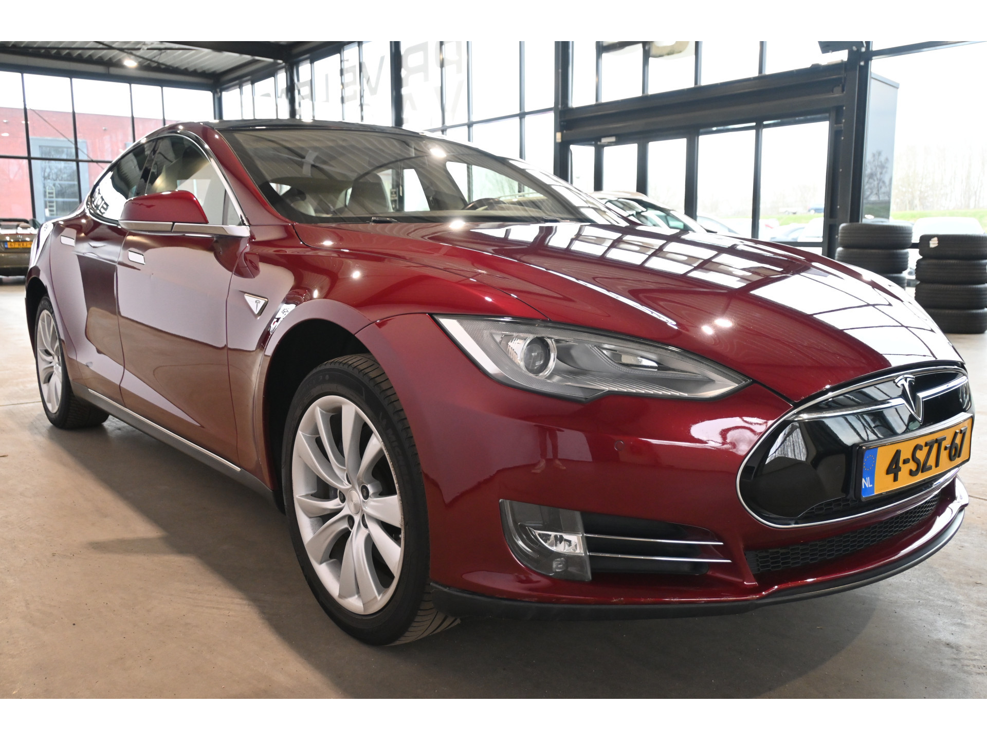 Tesla Model S 85 Performance Tech Pack ECC Navigatie Licht metaal MARGE 339KM Actieradius! Inruil mogelijk