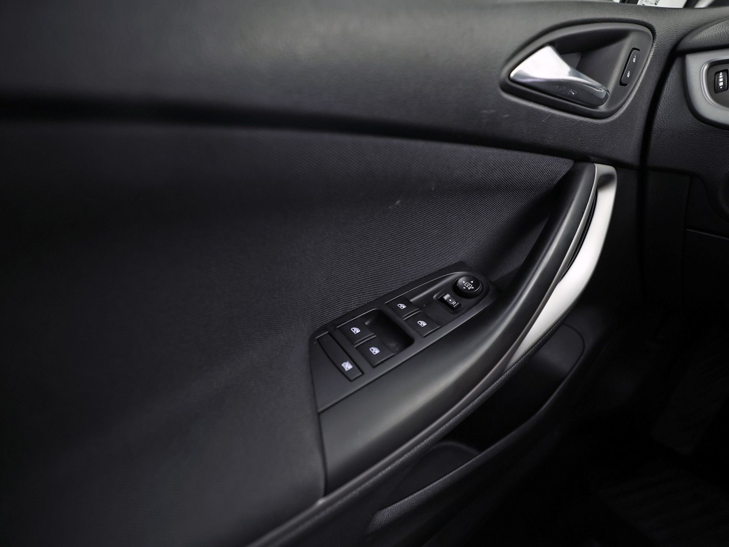 Opel Astra Sports Tourer 1.0 Turbo 120 Jaar Edition (APPLE CARPLAY, NAVIGATIE, LM VELGEN, PARKEERSENSOREN, SPORTSTOELEN, CRUISE, NIEUWE APK, NIEUWSTAAT)