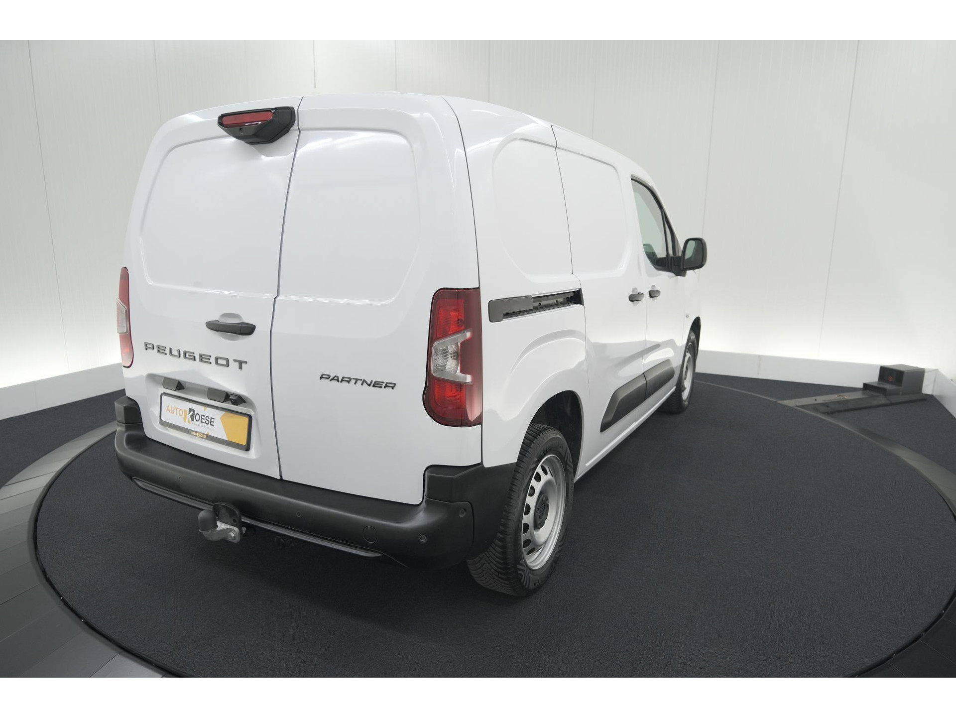 Peugeot Partner 1.5 BlueHDi 130 EAT8 S&S L1 | Trekhaak | Laadruimte-Pakket | Camera | Dodehoekdetectie