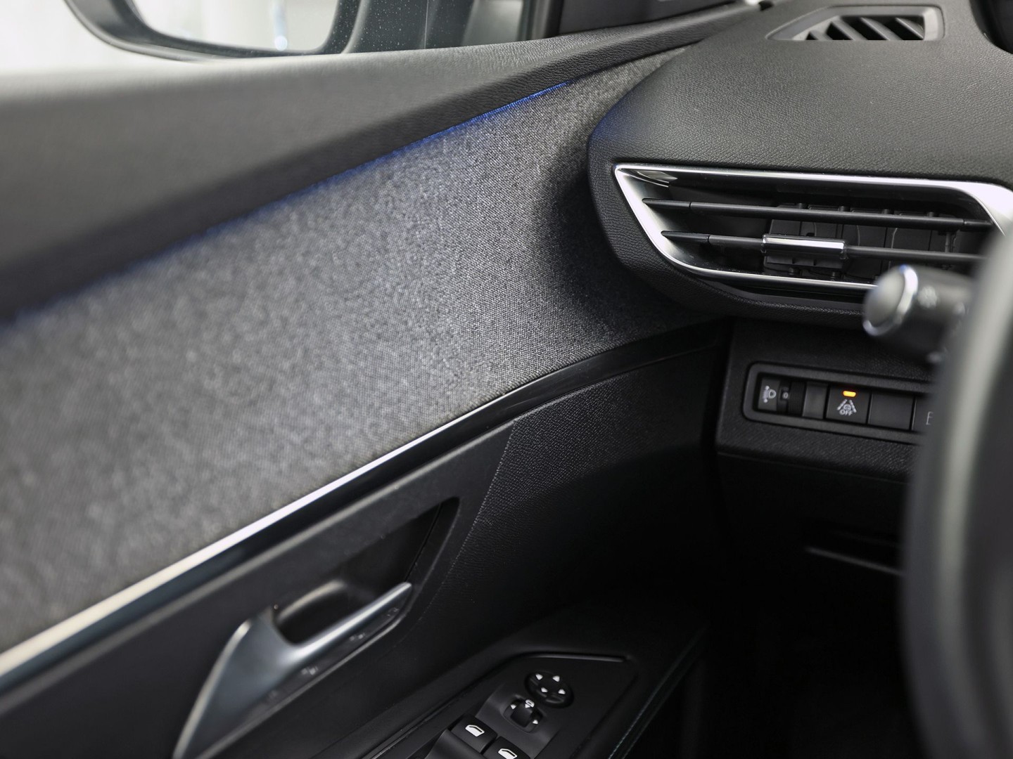 Peugeot 3008 1.6 HYbrid 225 Allure Blacksport 225Pk Automaat (APPLE CARPLAY, SOH 94,7%, BLACK PACK, GROOT NAVI, 360 CAMERA, SPORTSTOELEN, KEYLESS, LANE ASSIST, NIEUWE APK, NIEUWSTAAT)