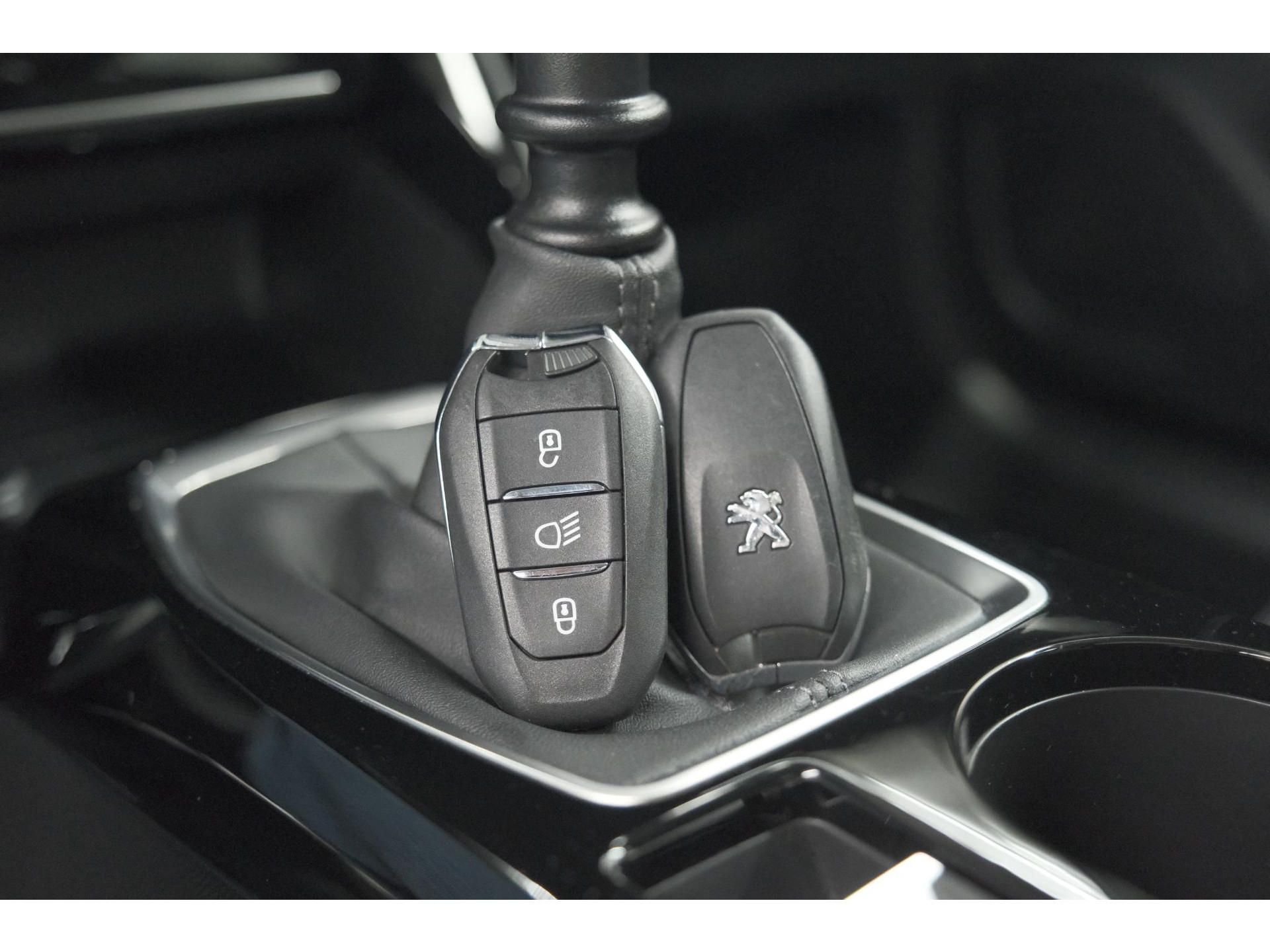 Peugeot 208 PureTech 100 Allure | Trekhaak | Camera | Apple Carplay | Navigatie | Parkeersensoren