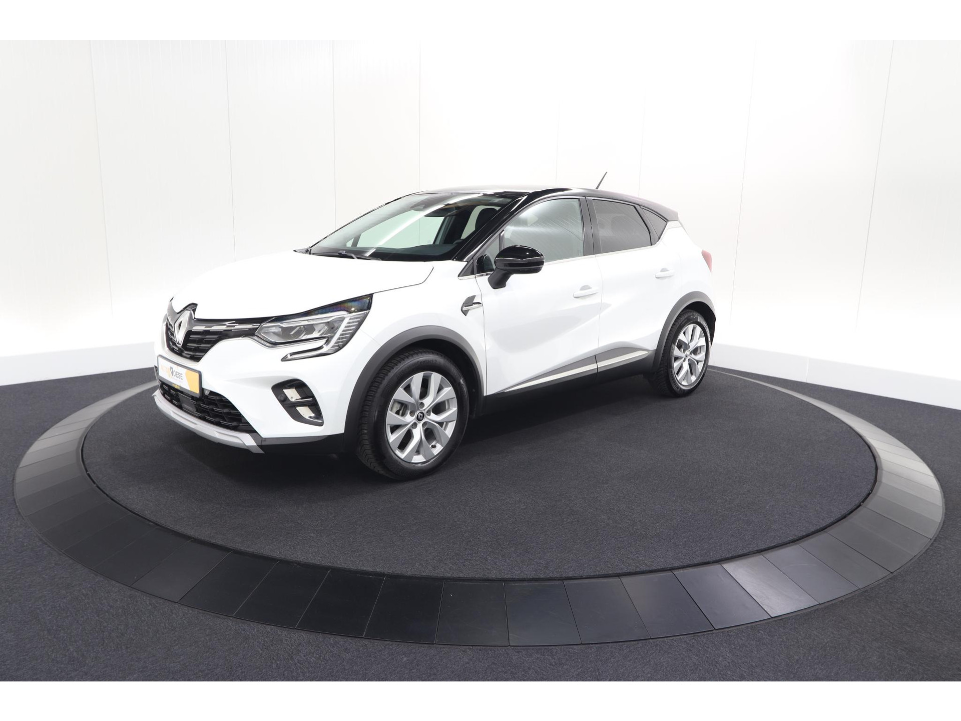 Renault Captur 1.6 E-Tech Hybrid 145 Intens | Trekhaak | Camera | Stoelverwarming | Navigatie