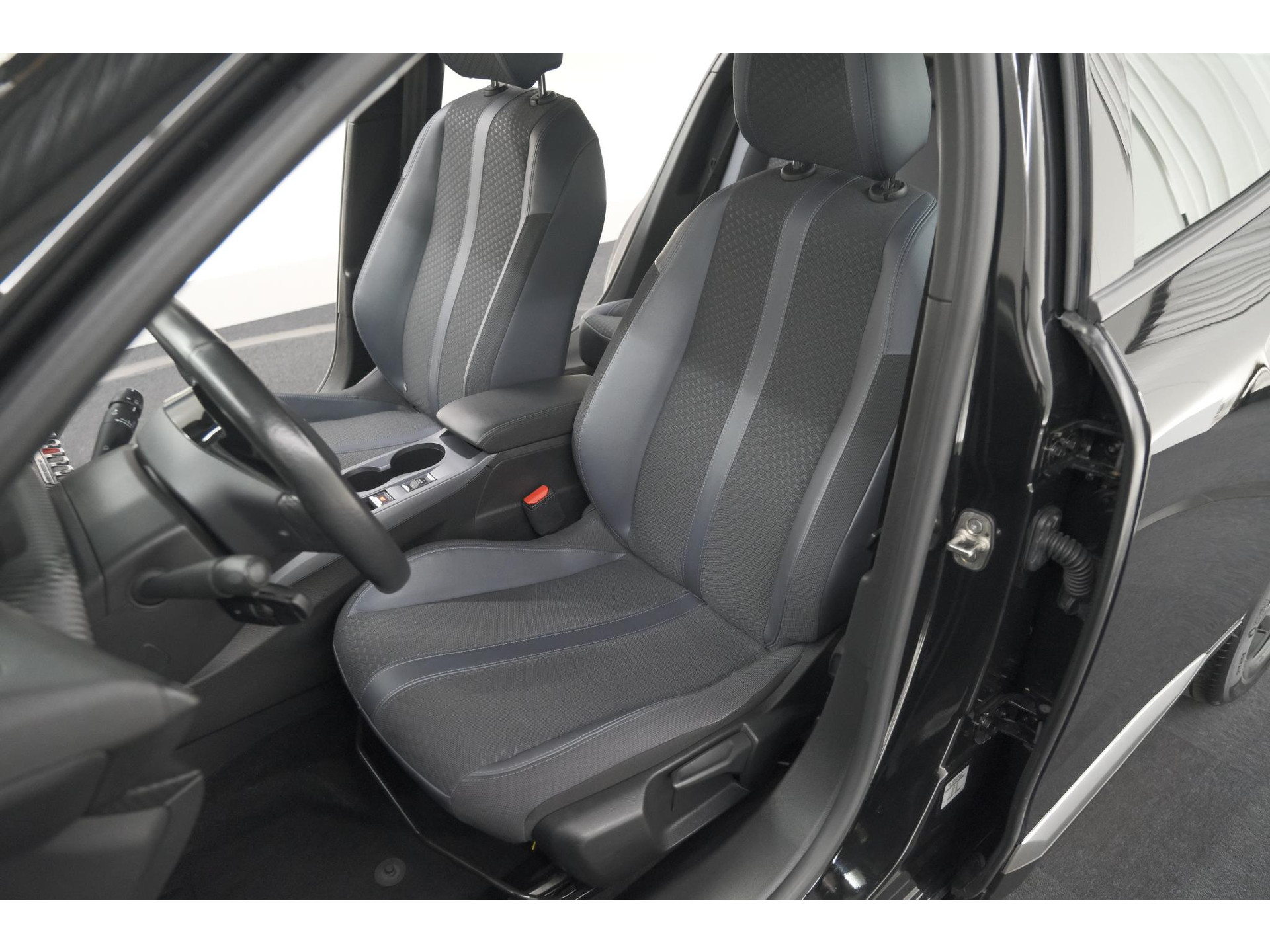 Peugeot 2008 PureTech 130 Blue Lease Allure | Camera | Apple Carplay | Parkeersensoren | Climate Control