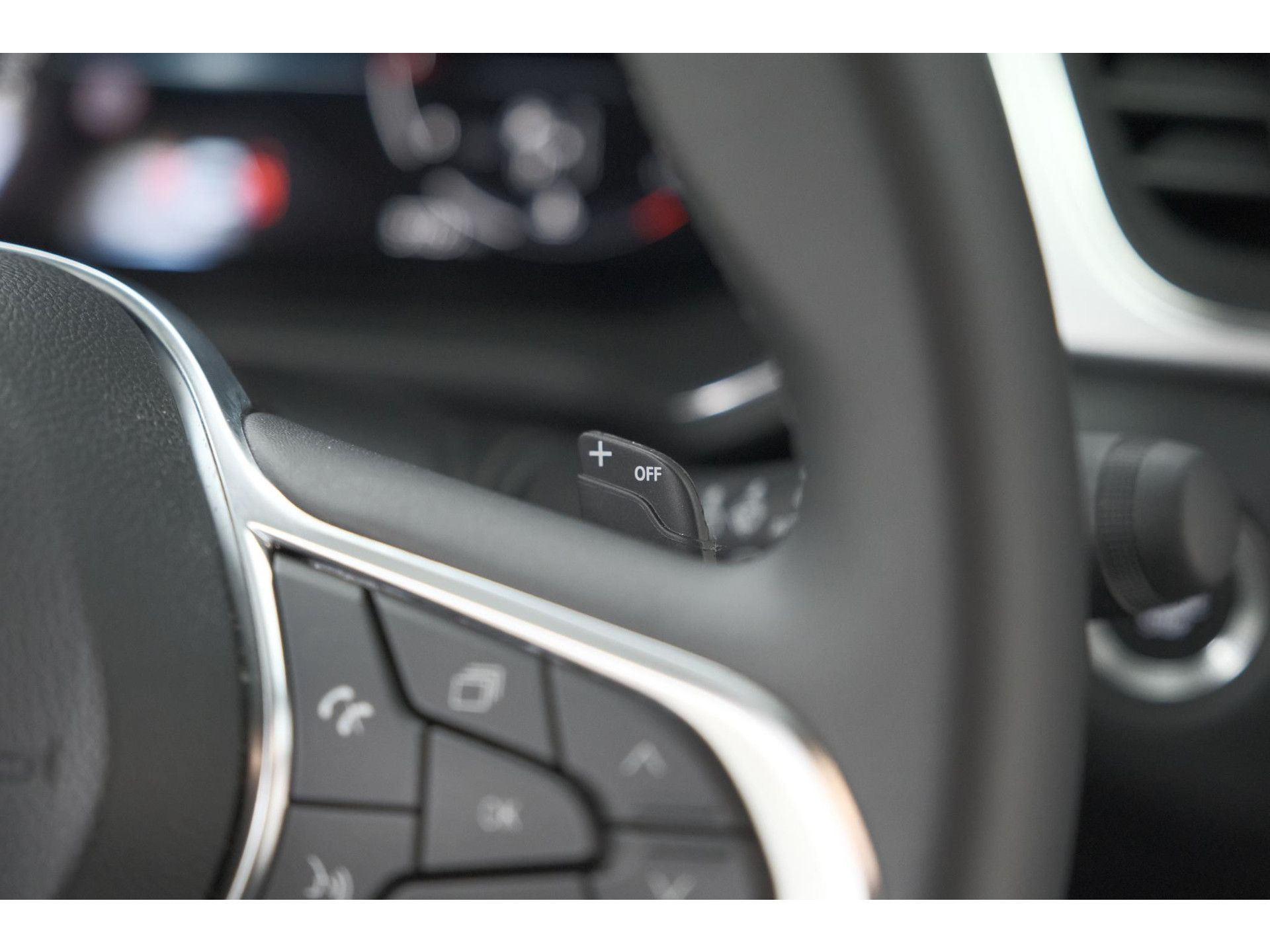 Renault Captur Mild Hybrid 140 EDC Techno | Camera | 9.3 Inch Scherm | Apple Carplay | Parkeersensoren | Allseason Banden | Stoelverwarming