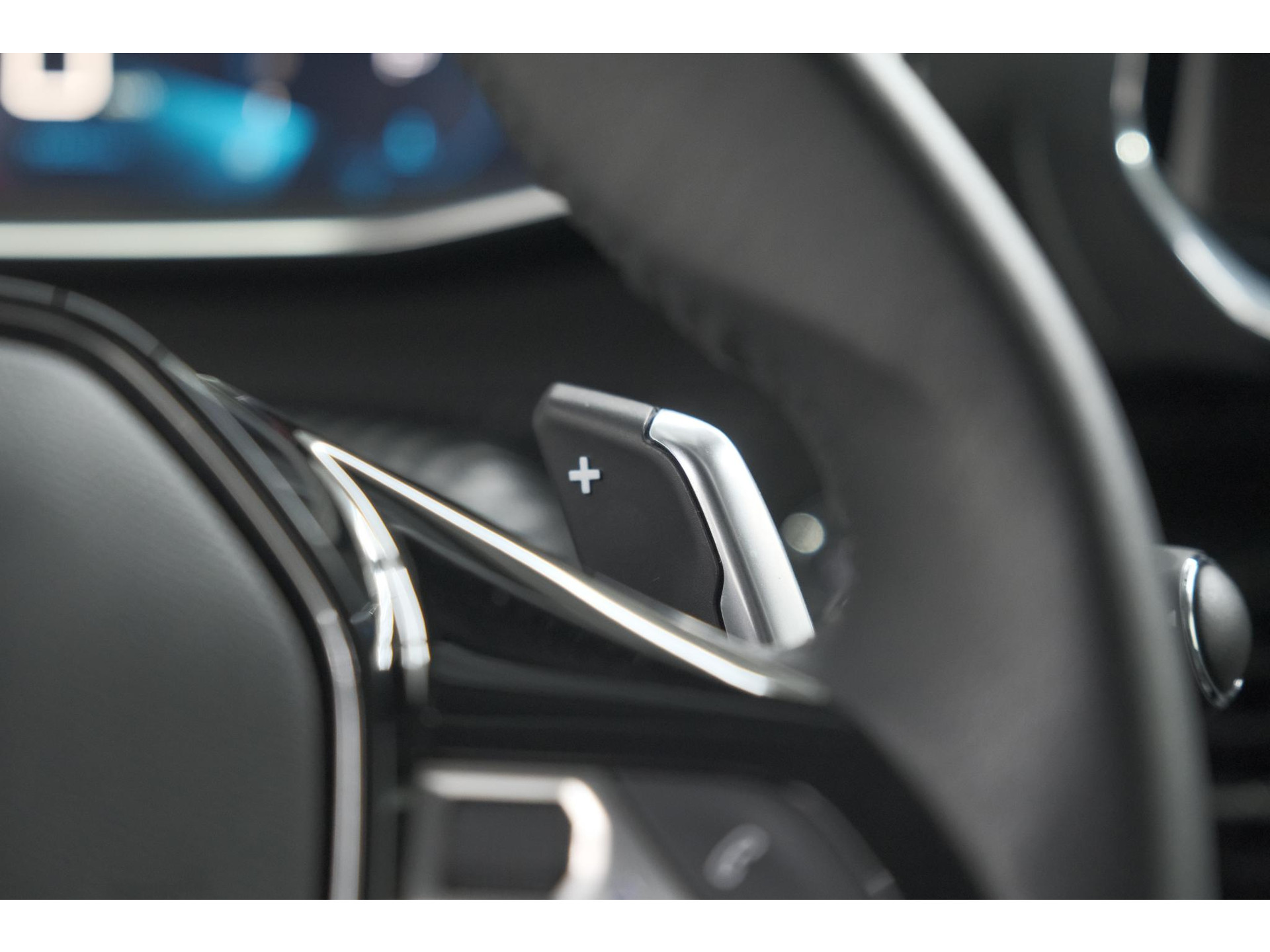 Peugeot 208 PureTech 100 EAT8 Allure | Adaptieve Cruise control |  Camera | Parkeersensoren voor + achter | Navigatie | Apple Carplay