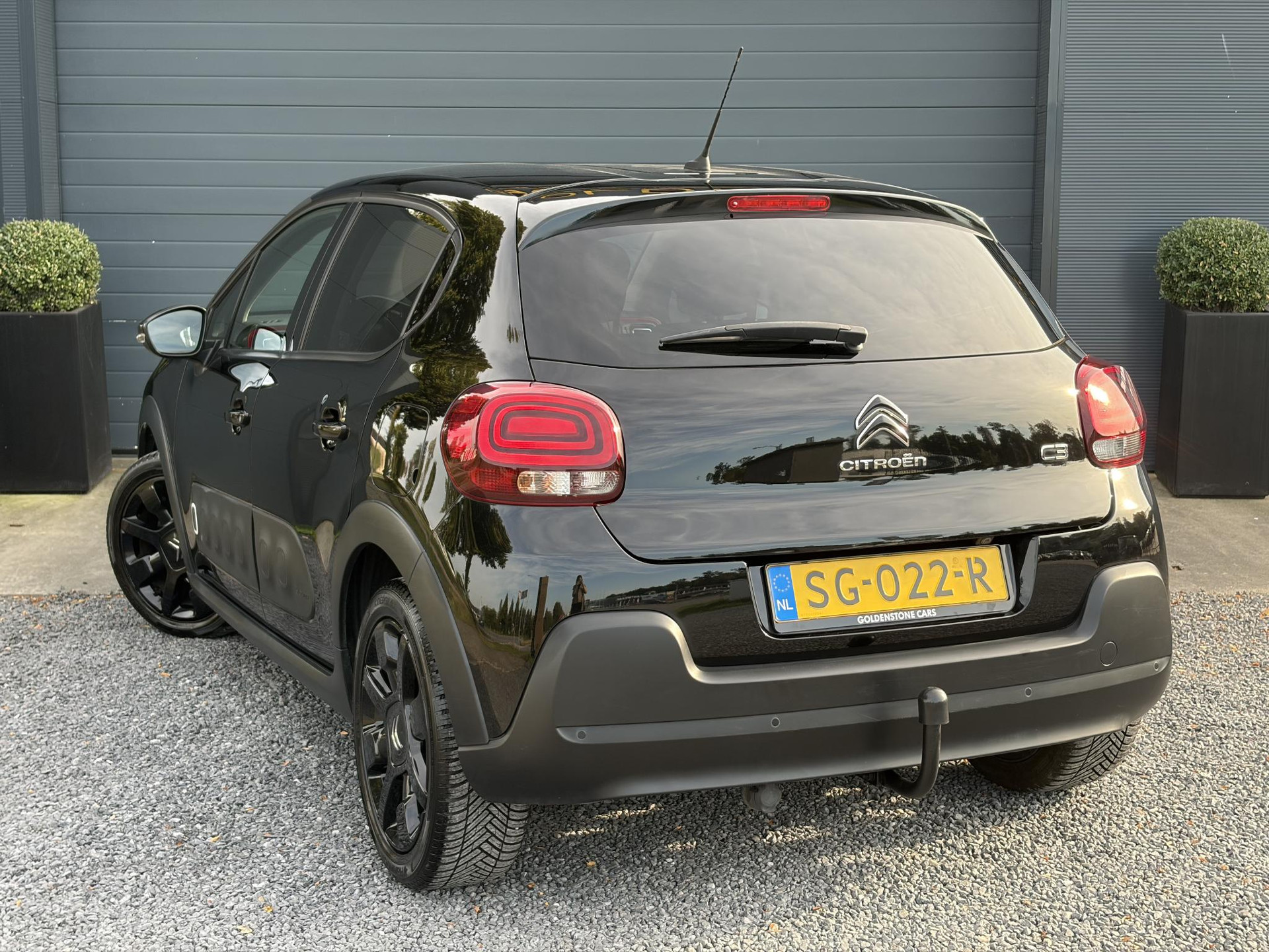 Citroen C3 1.2 PureTech Shine ✓2e Eigenaar✓Camera✓Carplay✓Navi✓Trekhaak✓Pdc✓Clima✓Cruise✓17''Lm velgen✓Rijstrooksensor✓N.A.P✓Apk tot 04-2027