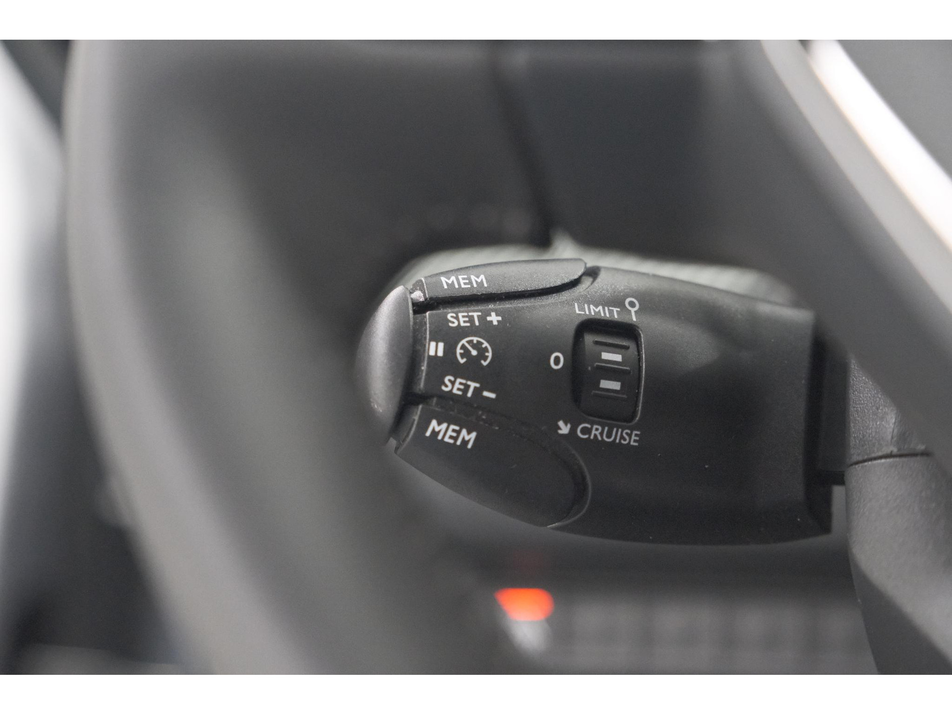Peugeot 208 PureTech 100 Allure Pack | Camera | Apple Carplay | Parkeersensoren | Navigatie