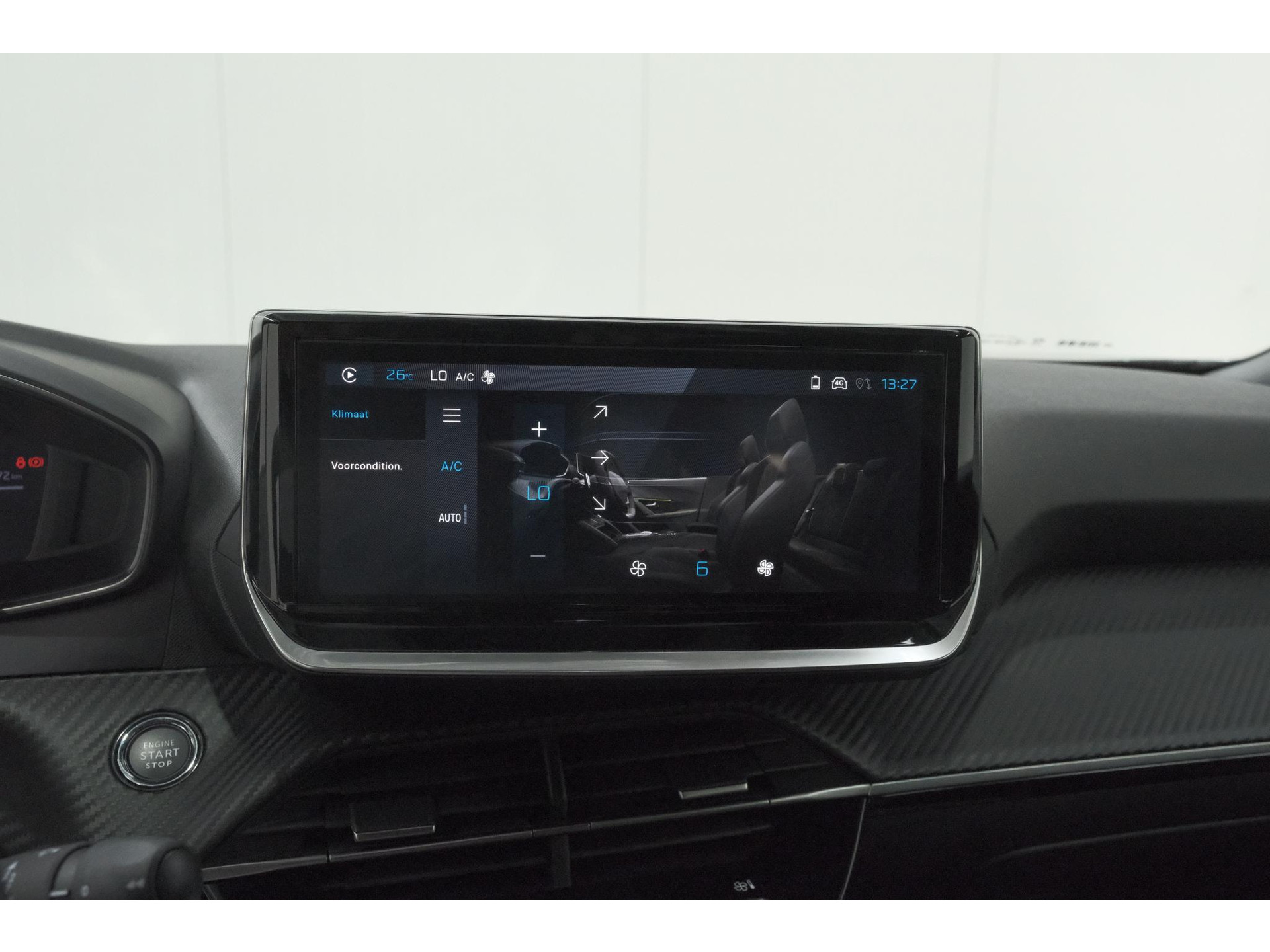 Peugeot e-2008 EV Allure 54 kWh | 97,2% SOH | 11 KW Lader | Apple Carplay | Parkeersensoren
