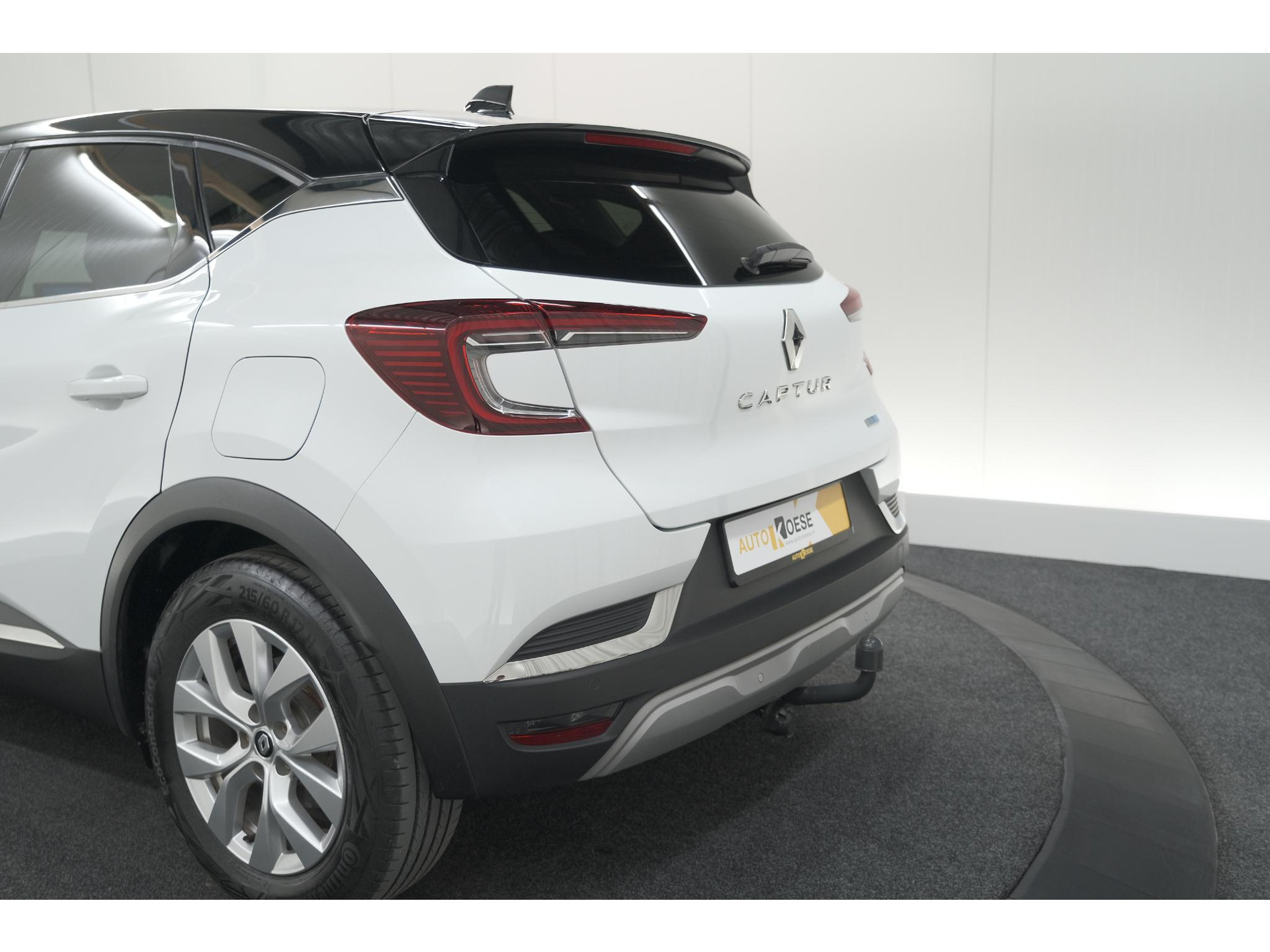Renault Captur 1.6 E-Tech Plug-in Hybrid 160 Intens | Trekhaak | Camera | Adaptieve Cruise Control | Dodehoekdetectie