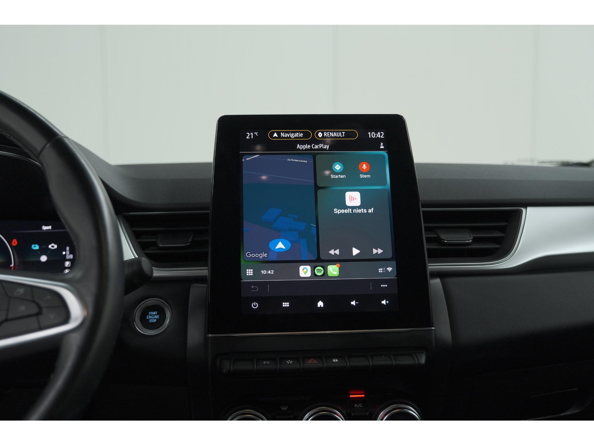 Renault Captur 1.6 E-Tech Plug-in Hybrid 160 Intens | Trekhaak | Camera | Adaptieve Cruise Control | Dodehoekdetectie
