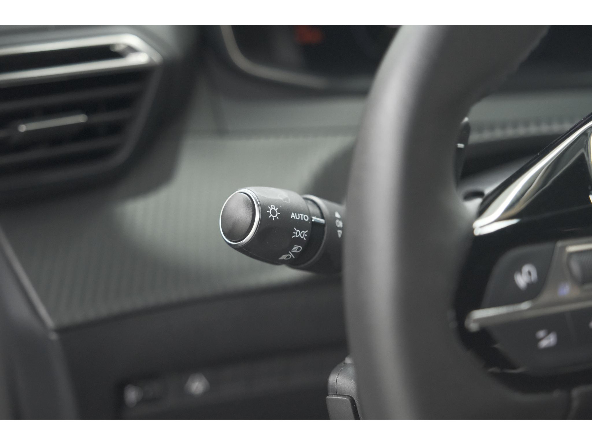 Peugeot 2008 Hybrid 136 e-DSC6 Allure | 360 Camera | Adaptieve Cruise Control | Dodehoekdetectie | Navigatie