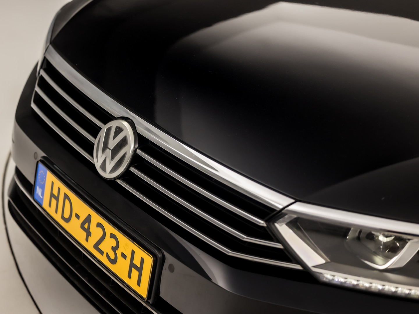 Volkswagen Passat Variant 1.4 TSI Sport (NAVIGATIE, CLIMATE, BRUIN LEDER, KEYLESS, PARKEERSENSOREN, SPORTSTOELEN, CRUISE, NIEUWE APK, NIEUWSTAAT)