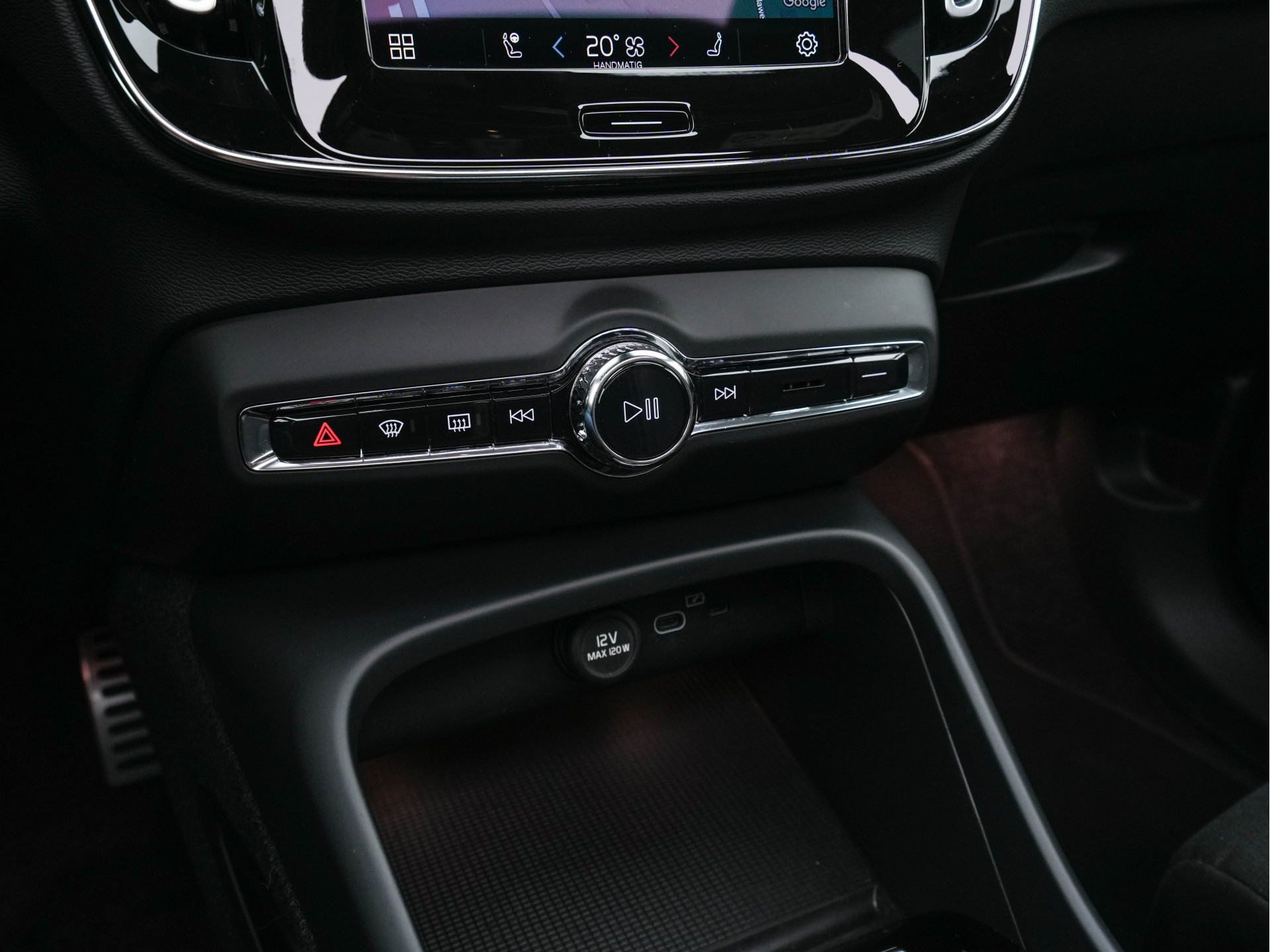 Volvo XC40 Recharge P8 AWD R-Design [ 3-Fase-11kW ] {SOH-89%} (INCL-BTW) *PANO | LEATHER-MICROFIBRE | DIGI-COCKPIT | FULL-LED | NAVI-FULLMAP | ECC | CARPLAY | PDC | KEYLESS | HEATED-SPORTSEATS | BLIS | PRIVACY-GLASS | 20"ALU*