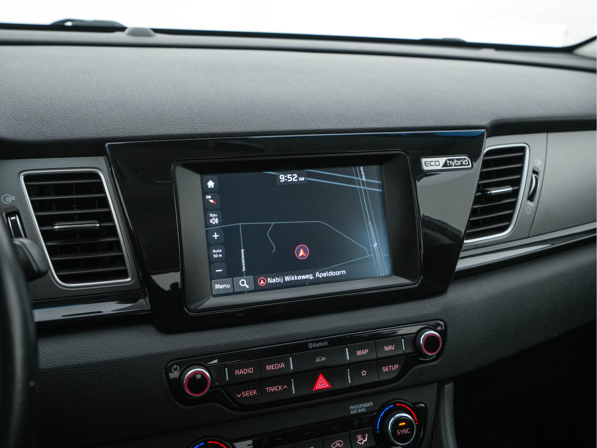 Kia Niro 1.6 GDi Hybrid ExecutiveLine Eco-Hybrid (INCL-BTW) Aut. *LEATHER-FABRIC | NAVI-FULLMAP | KEYLESS | CAMERA | COMFORTSEATS | DIGI-COCKPIT | LANE-ASSIST | ECC | CARPLAY | PDC | TOWBAR | 16''ALU*