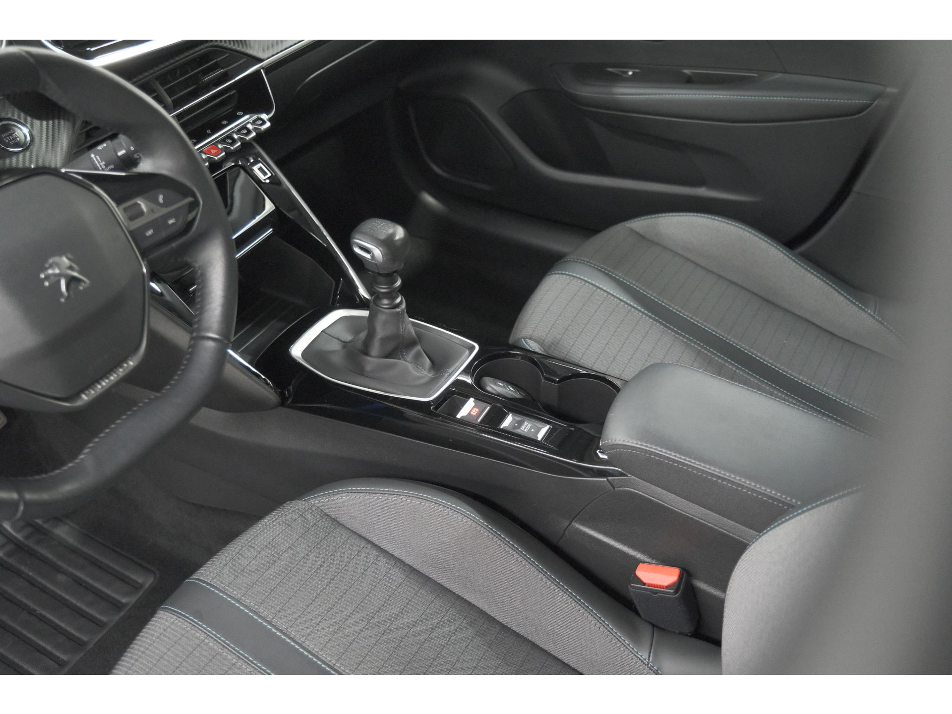 Peugeot 208 PureTech 100 Allure | Trekhaak | Camera | Apple Carplay | Navigatie | Parkeersensoren