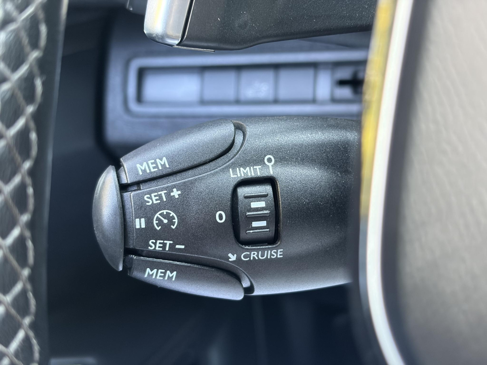 Peugeot 3008 1.2 PureTech Allure ✓1e Eigenaar✓D-riem vv 2024✓360° Camera✓Navi✓Trekhaak✓Carplay✓131pk✓Dealer Onderhouden✓Keyless✓Memory stoelen✓Halfleder✓Pdc V+A✓Stoelverw✓Dodehoeksensor✓17''Lm velgen✓N.A.P✓Apk tot 03-2027
