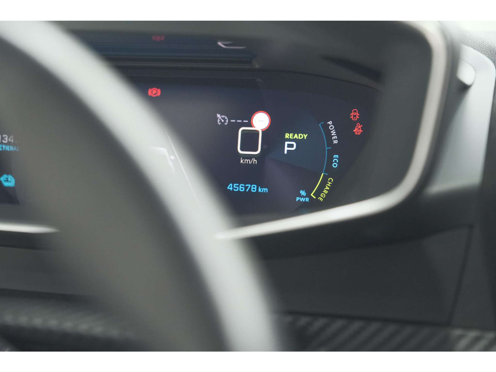 Peugeot e-2008 EV Allure Pack 50 kWh | 3 Fase Laadfunctie | Camera | Navigatie | Parkeersensoren | Apple Carplay
