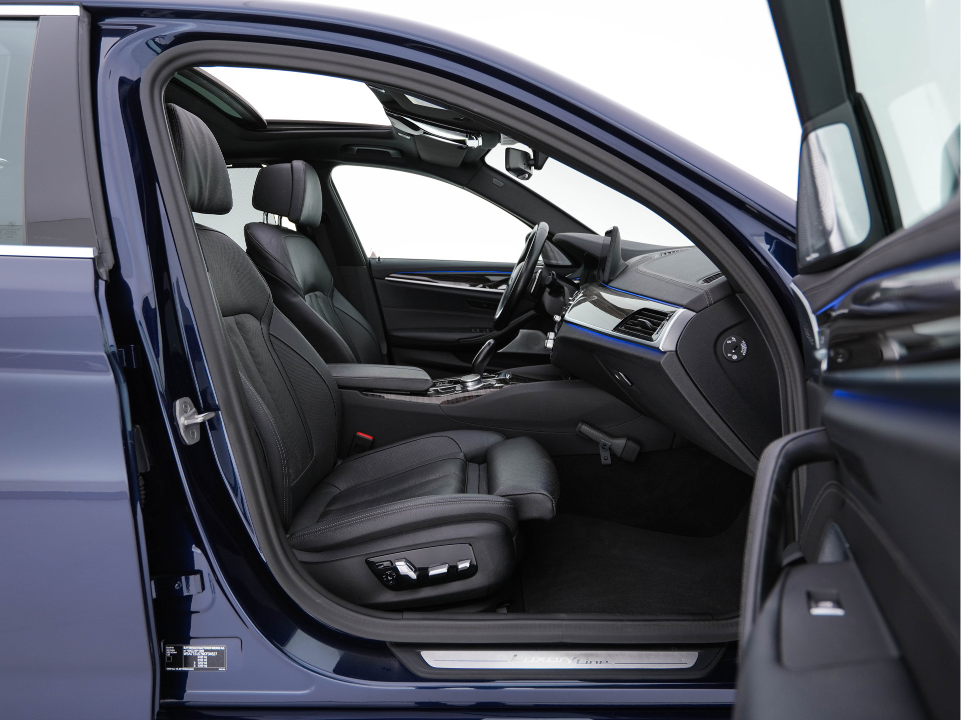 BMW 5-serie 540i xDrive High Executive Edition (INCL-BTW ) Aut.*PANO | LUXURY-LEATHER | LASER-LIGHT | BOWERS&WILKINS-AUDIO | MEMORY-PACK | HEATED/COOLED-COMFORTSEATS | DIGI-COCKPIT | NAVI-FULLMAP | SHIFT-PADDLES | CRUISE | 18''ALU*