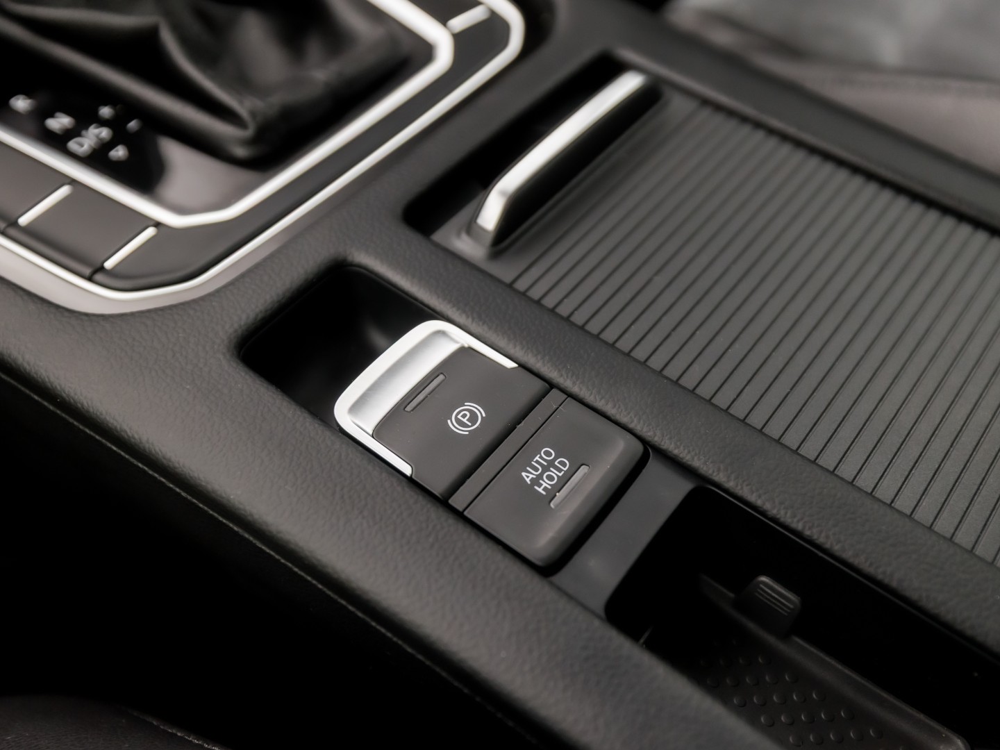 Volkswagen Passat Variant 1.4 TSI ACT Highline R 150Pk Automaat (VIRTUAL COCKPIT, APPLE CARPLAY, BLACK PACK, CAMERA, STOELVERWARMING, LEDER/ALCANTARA, GETINT GLAS, KEYLESS, ADAPTIVE CRUISE, NIEUWSTAAT)