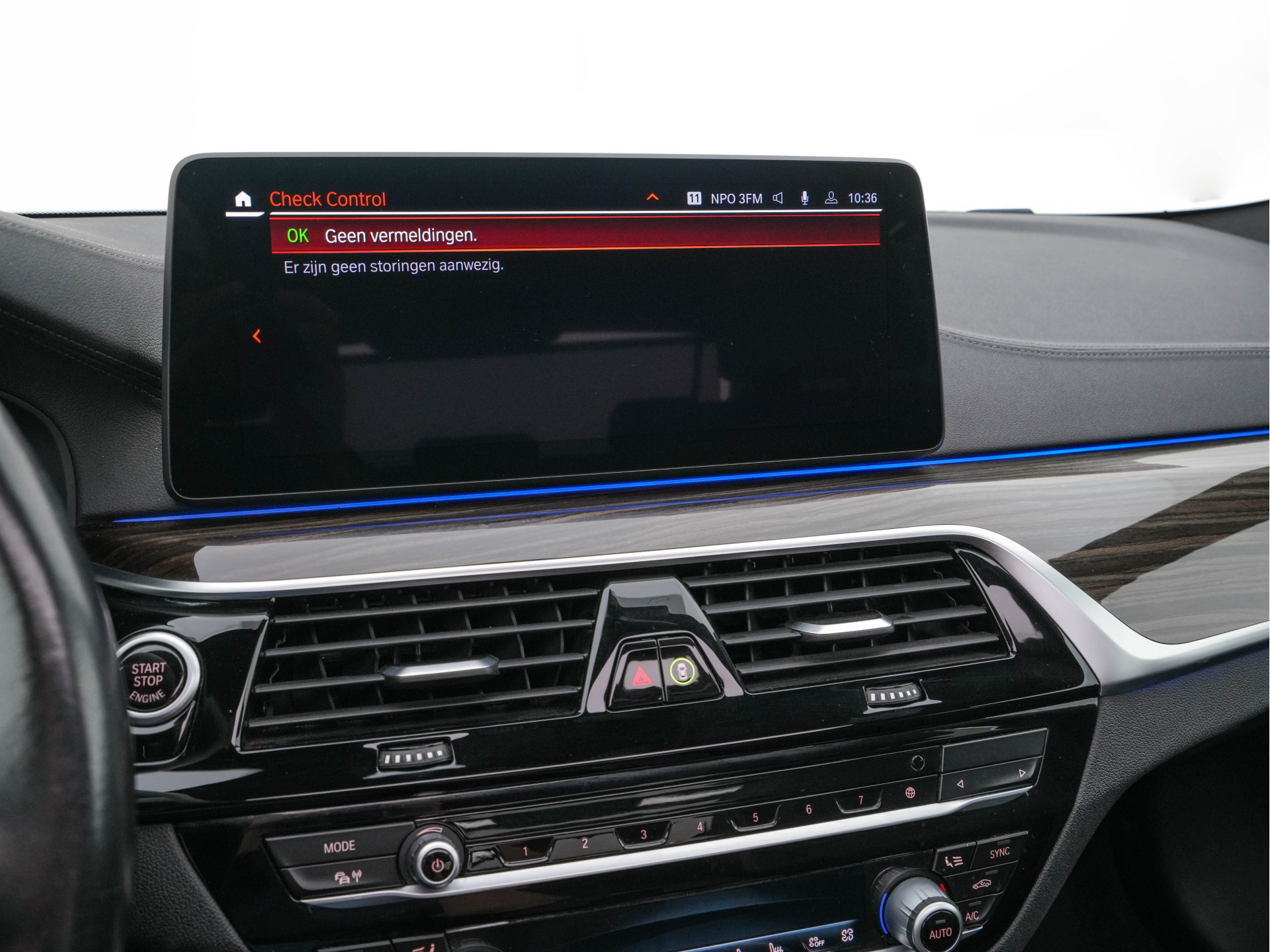 BMW 5-serie 540i xDrive High Executive Edition (INCL-BTW ) Aut.*PANO | LUXURY-LEATHER | LASER-LIGHT | BOWERS&WILKINS-AUDIO | MEMORY-PACK | HEATED/COOLED-COMFORTSEATS | DIGI-COCKPIT | NAVI-FULLMAP | SHIFT-PADDLES | CRUISE | 18''ALU*