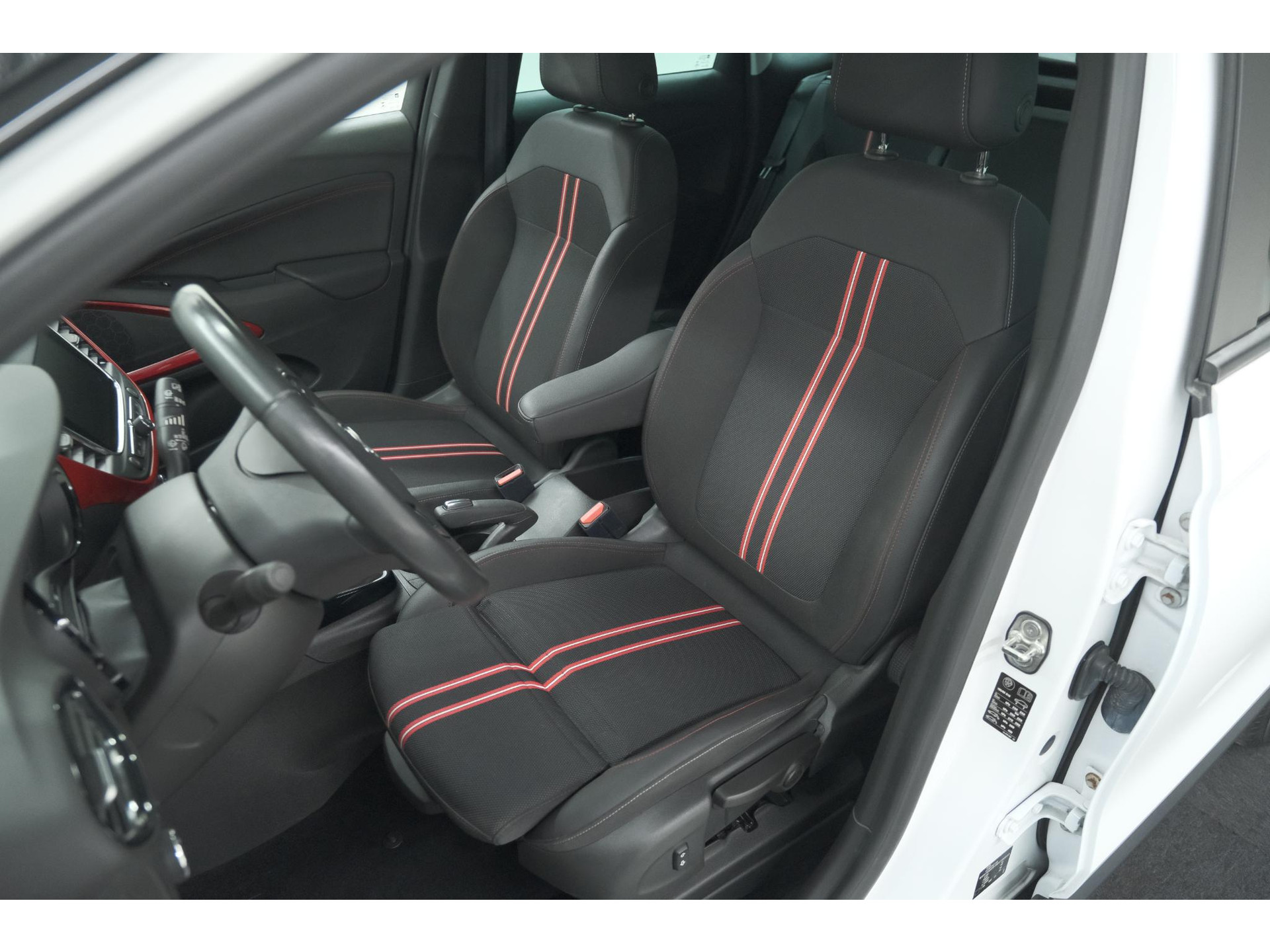 Opel Crossland Turbo 110 GS Line | Trekhaak | Camera | Apple Carplay | Navigatie | Parkeersensoren voor + Achter