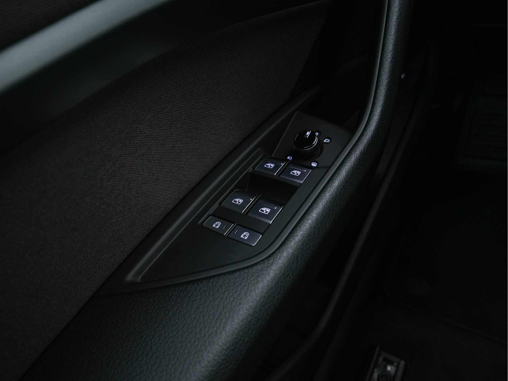 Audi e-tron 50 Quattro Launch edition 71 kWh (⚠️)  [ 3-Fase ] {SOH-100%} (INCL-BTW) Aut. *FULL-LED | DIGI-COCKPIT | NAVI-FULLMAP | HEATED-COMFORTSEATS | KEYLESS | AUDI-SOUND | SHIFT-PADDLES | ECC | PDC | CRUISE | 20''ALU*