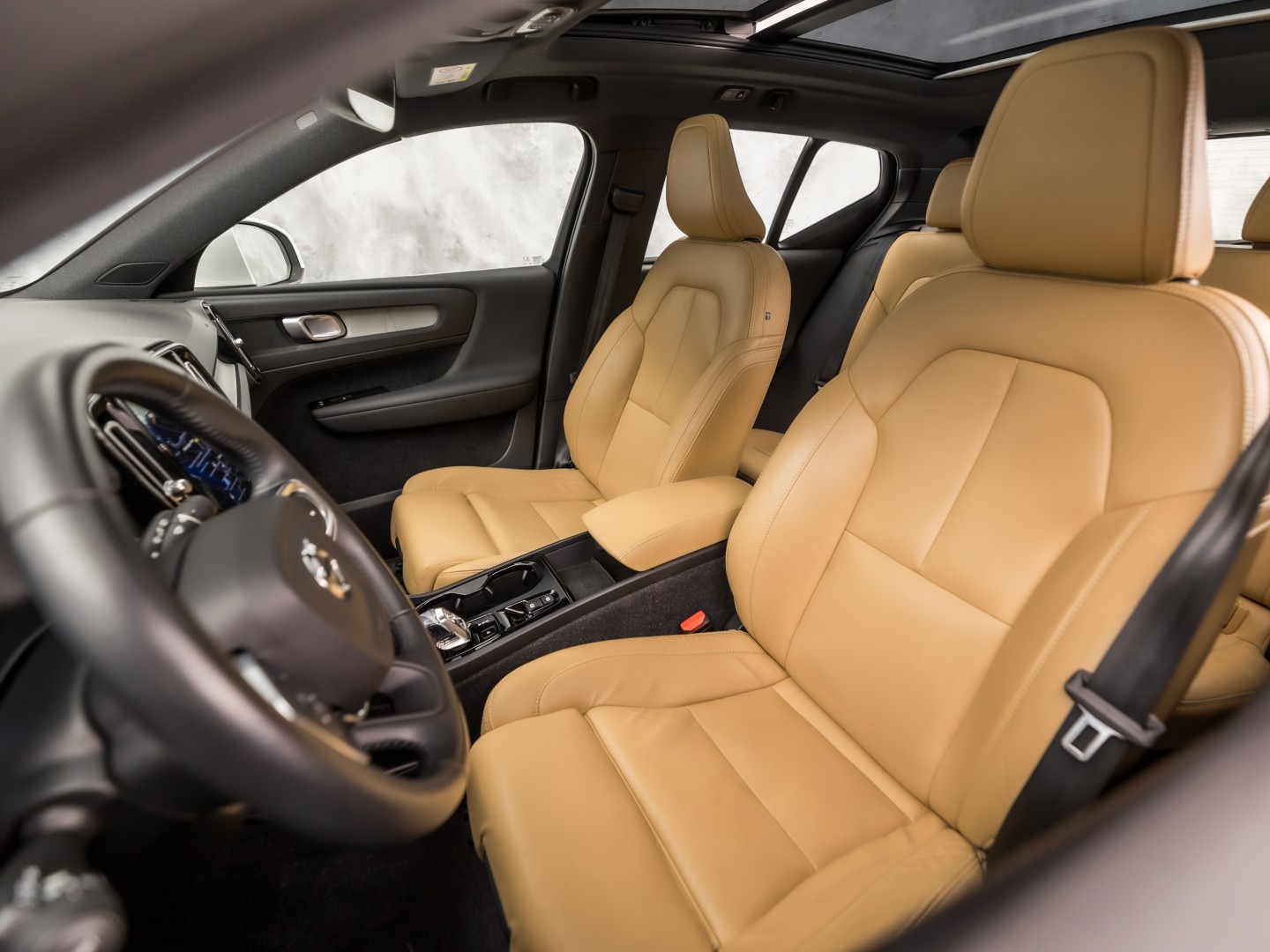 Volvo XC40 1.5 T5 Recharge Inscription Sport 262Pk Automaat (PANORAMADAK, APPLE CARPLAY, MEMORY SEAT, ZWART HEMEL, CAMERA, LEDER, SPORTSTOELEN, ELEK ACHTERKLEP, NIEUWSTAAT)