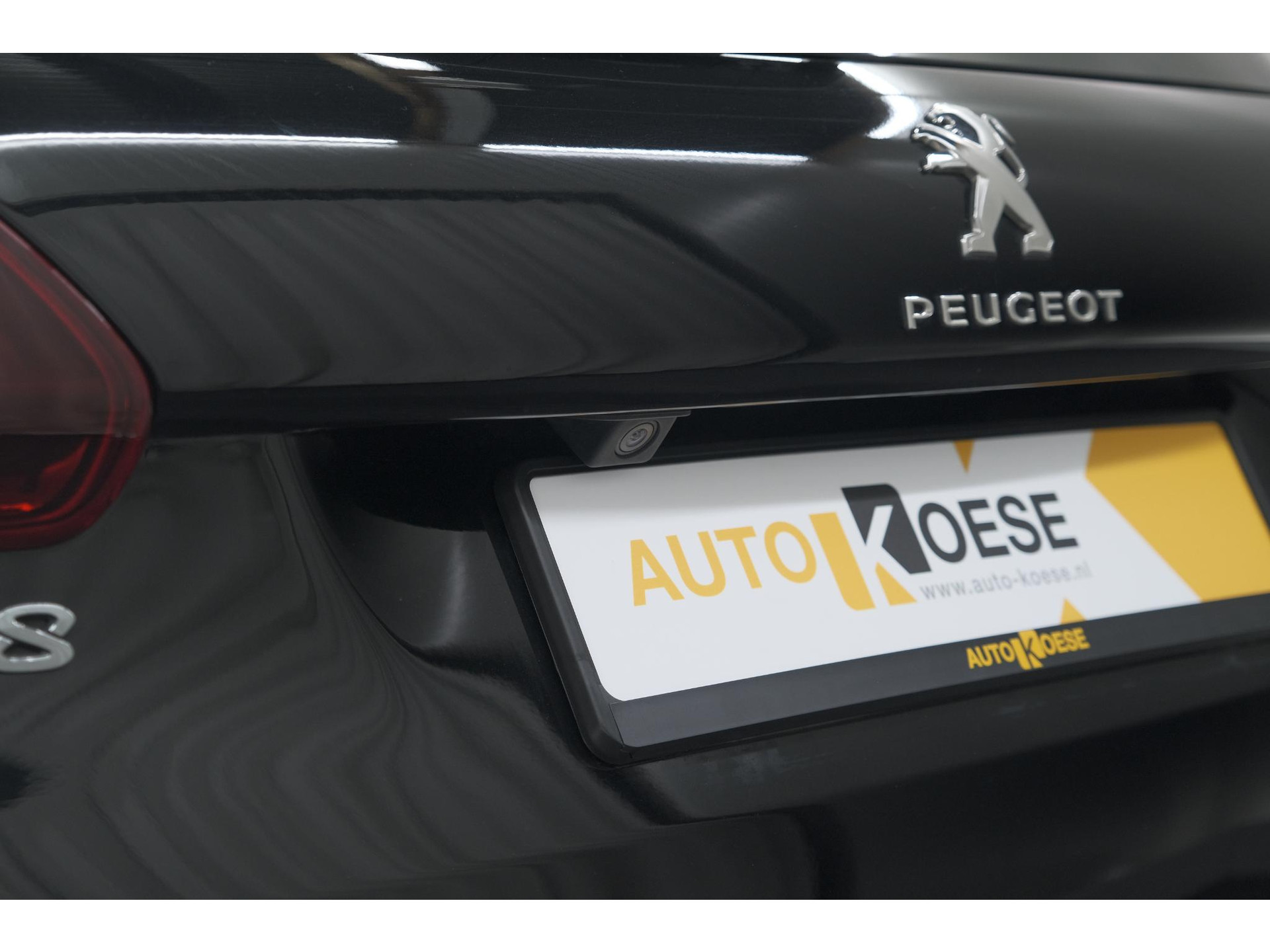 Peugeot 2008 PureTech 110 Allure | Panoramadak | Navigatie | Camera | Parkeersensoren
