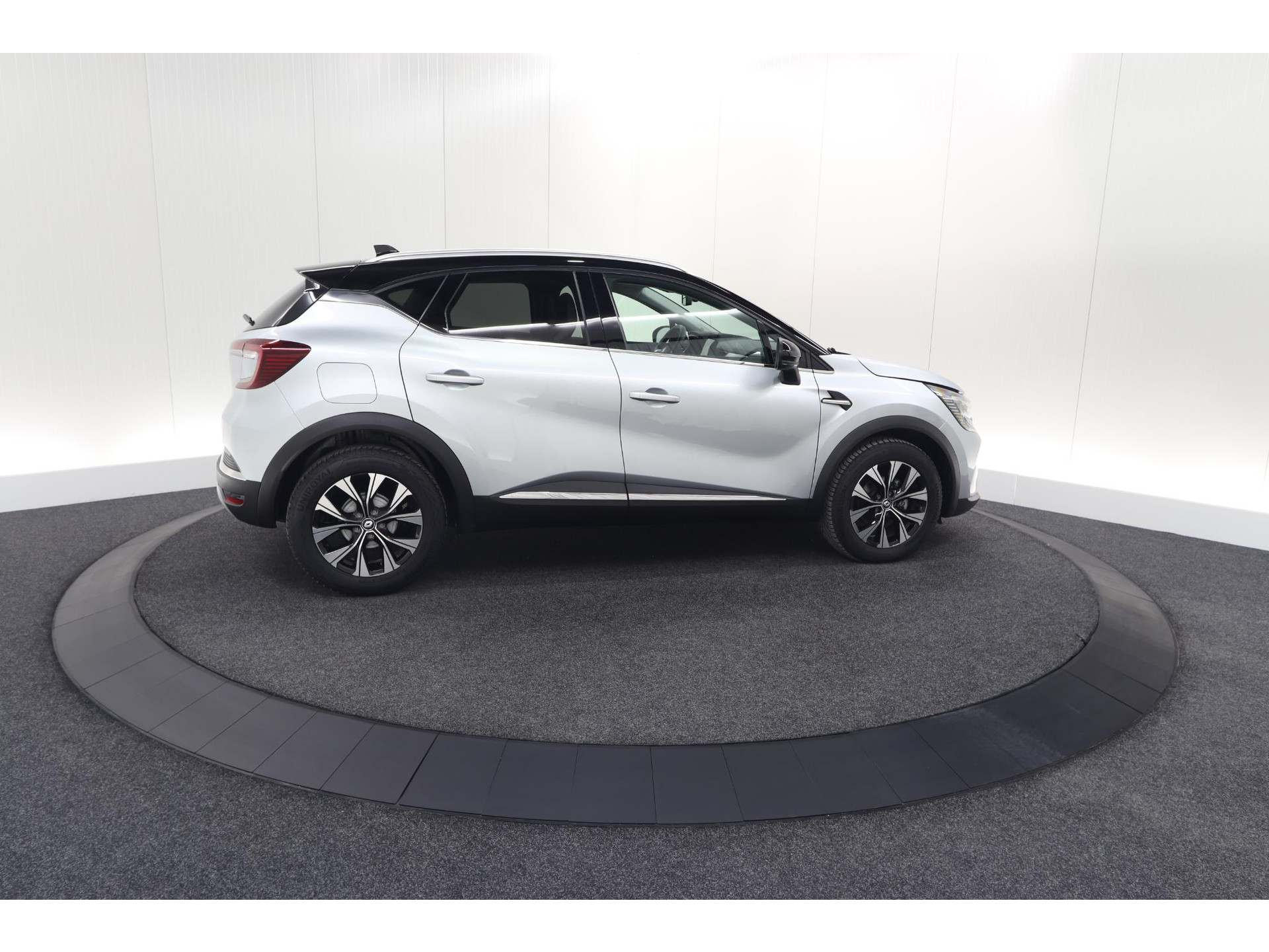 Renault Captur Mild Hybrid 140 EDC Techno | Camera | 9.3 Inch Scherm | Apple Carplay | Parkeersensoren | Allseason Banden | Stoelverwarming