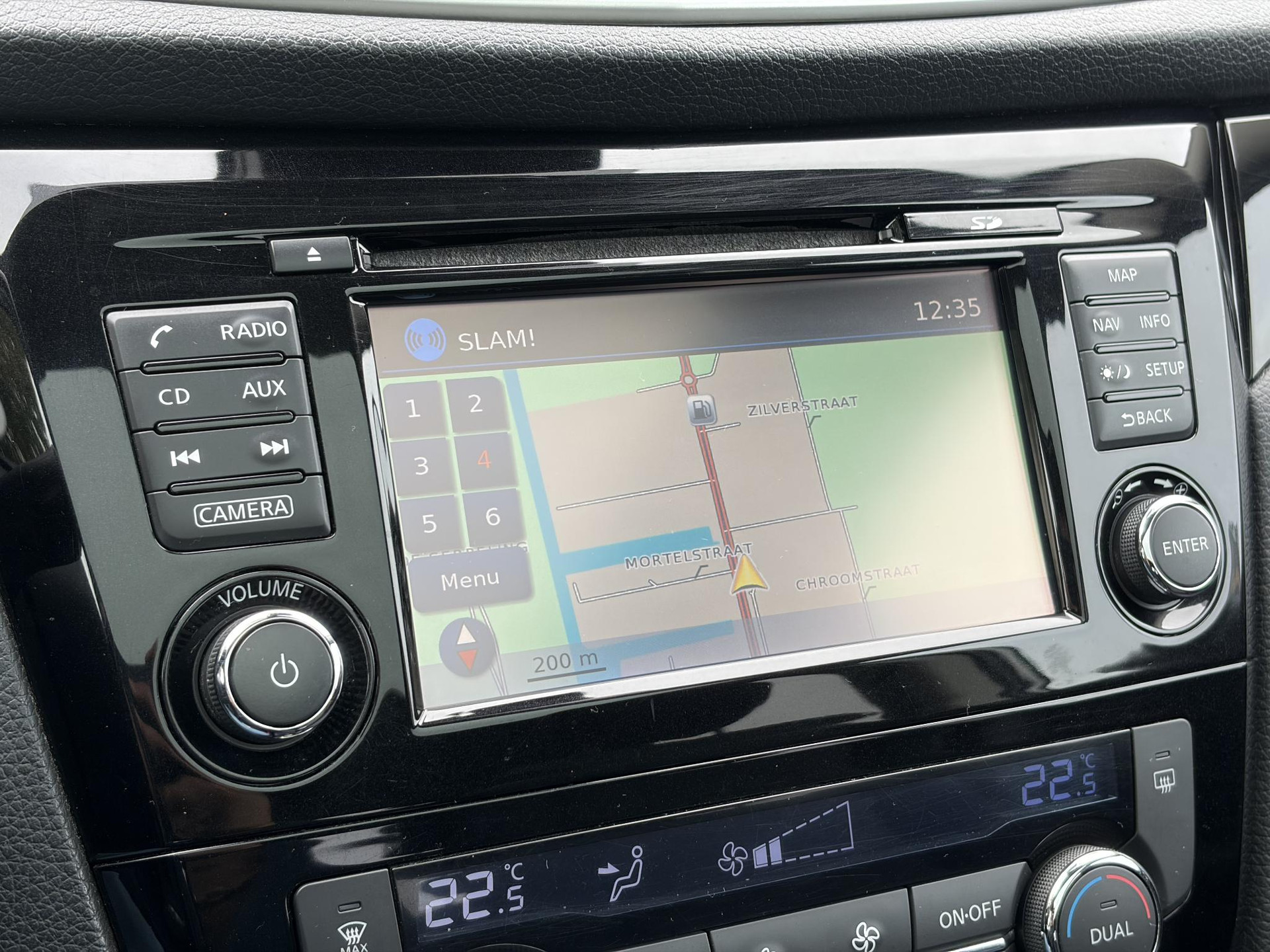 Nissan Qashqai 1.2 N-Connecta ✓Net beurt gehad✓360° Camera✓Navi✓Trekhaak✓Pano✓Pdc V+A✓Keyless✓18'Lm velgen✓Clima✓Cruise✓Rijstrooksensor✓116pk✓6 Bak✓N.A.P✓Apk tot 10-2027