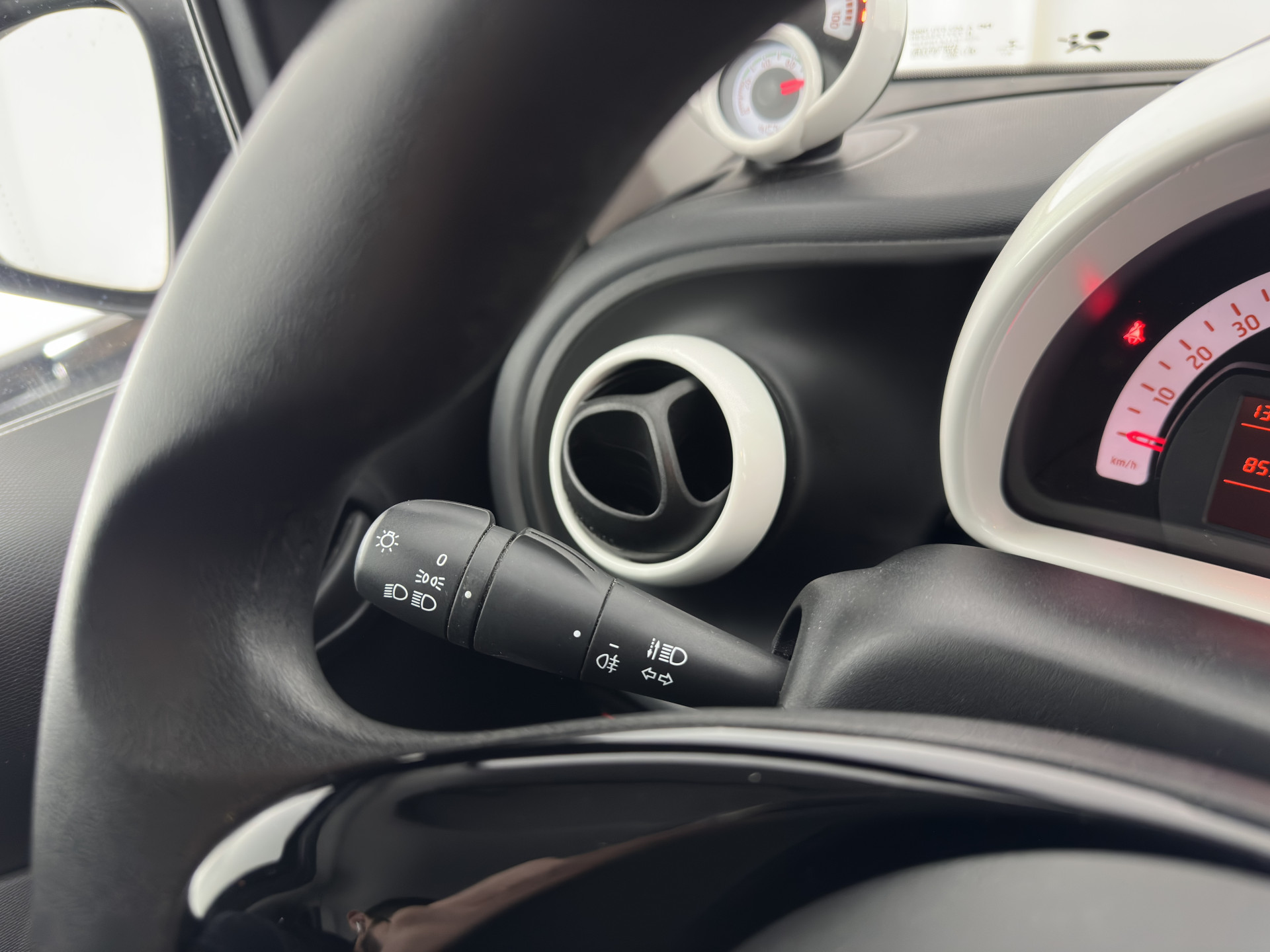 Smart forfour EQ Essential 18 kWh [ 3-Fase ] {SOH-95%} (INCL.BTW) *FULL-LEATHER | AIRCO | CRUISE | COMFORT-SEATS | 15''ALU*