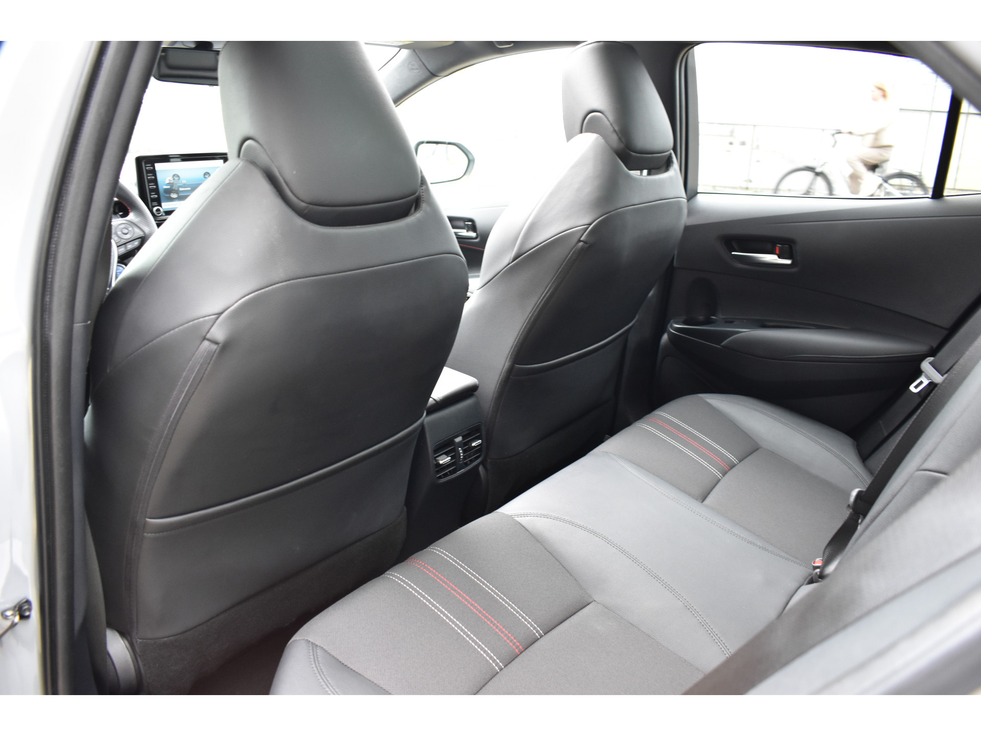 Toyota Corolla 2.0 Hybrid GR-Sport Plus Pano Bi-tone Automaat