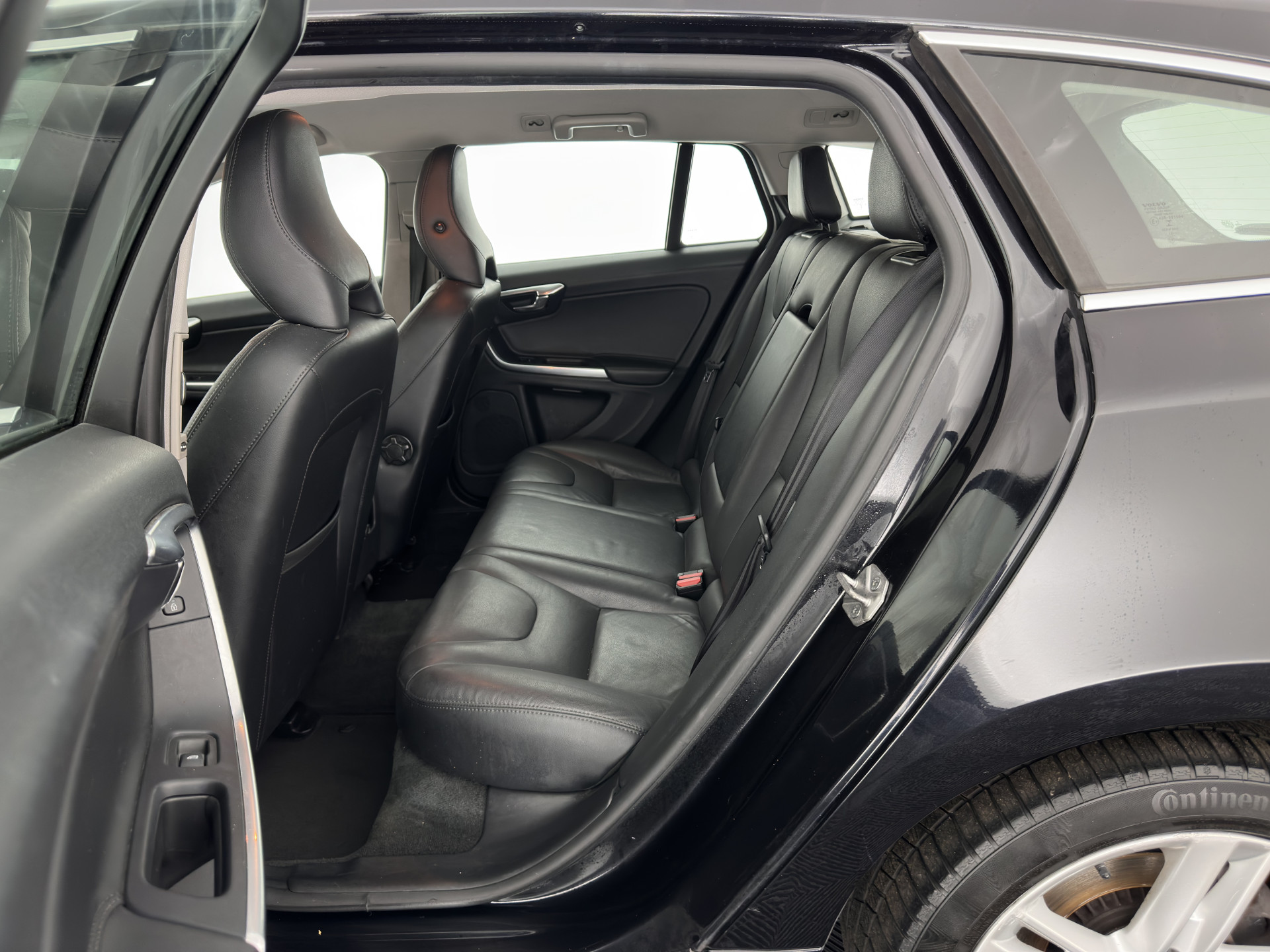 Volvo V60 2.4 D6 AWD Plug-In Hybrid Summum ( Plug-In ) Aut. * LEATHER | PREMIUM-SOUND-AUDIO | NAVI-FULLMAP | BI-XENON |  MEMORY-PACK | CRUISE | HEATED-SPORTSEATS | TOWBAR | 17"ALU*