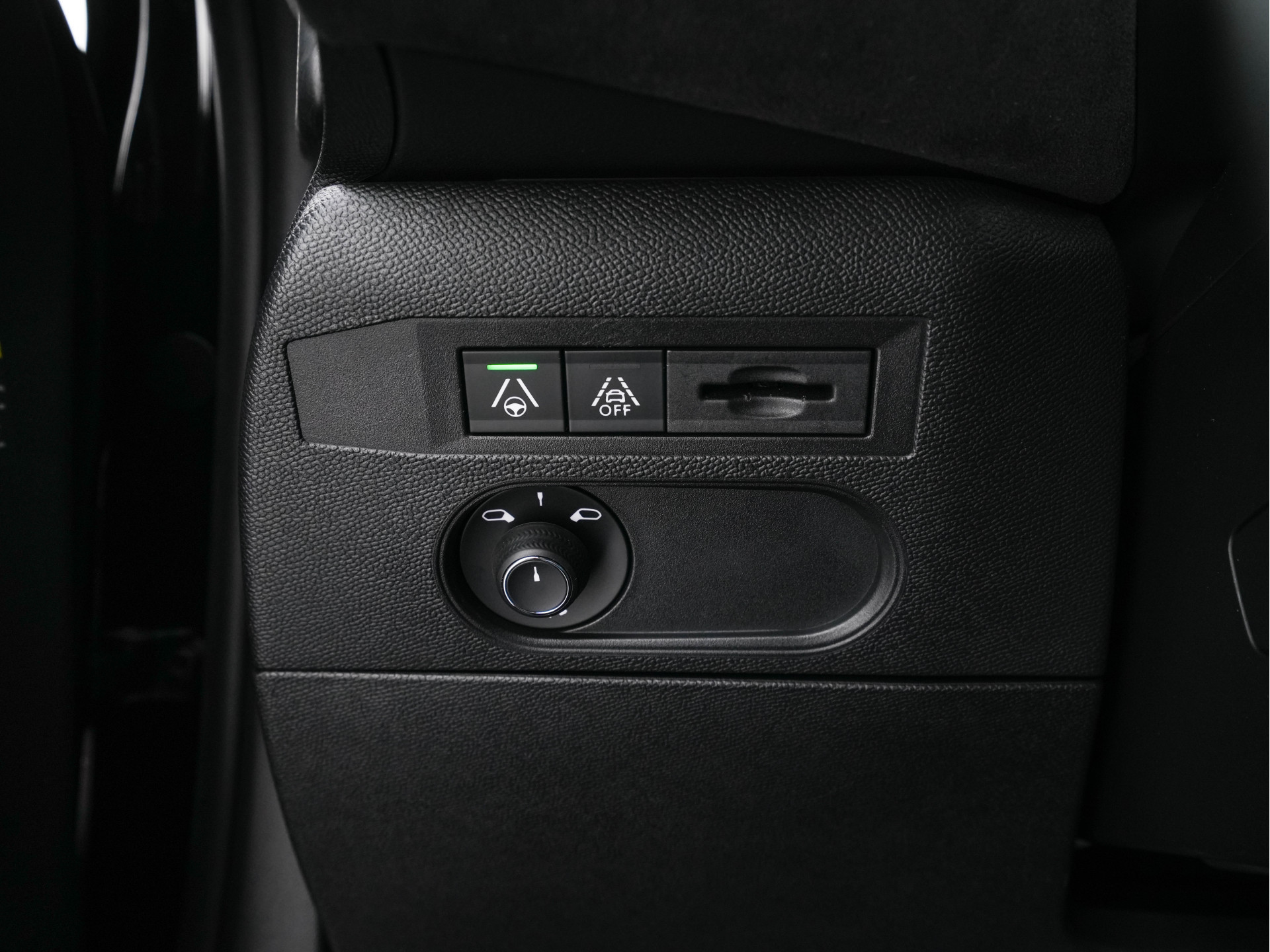 DS 3 Crossback E-Tense Performance Line+ 50 kWh [ 3-Fase ] {SOH-90%} (INCL-BTW) *LEATHER-FABRIC | MATRIX-LED | ADAPTIVE-CRUISE | DIGI-COCKPIT | HEATED-SPORTSEATS | CAMERA | KEYLESS | NAVI-FULLMAP | DAB+ | ECC | PDC | PRIVACY-GLASS | 18''ALU*